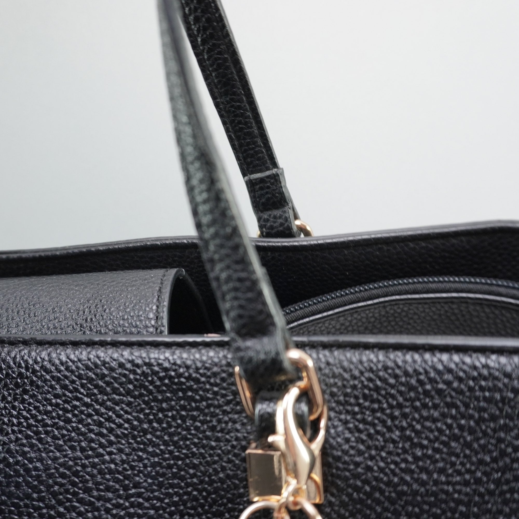 Bolso Baguette Guess para Mujer Usado - Negro, Muy Buen Estado