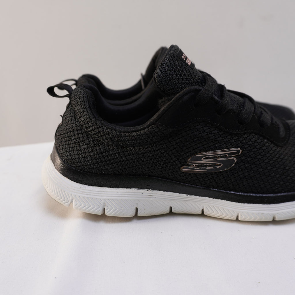 Zapatillas Skechers para Mujer Usadas - Negro, Talla 38