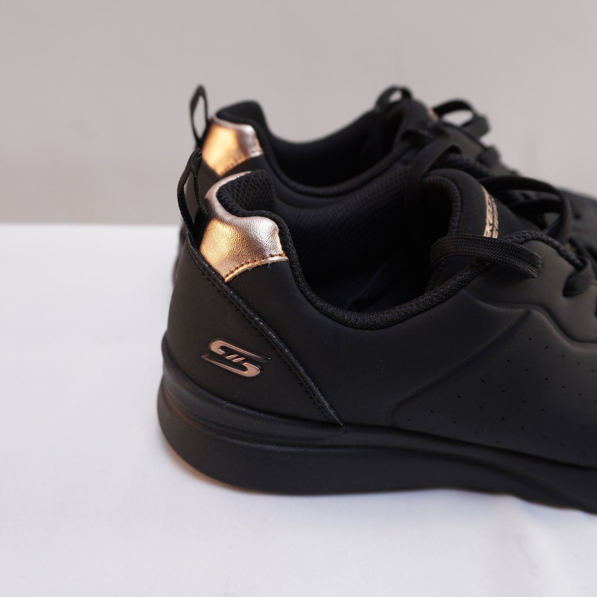 Zapatillas Skechers para Mujer Usadas - Negro, 38