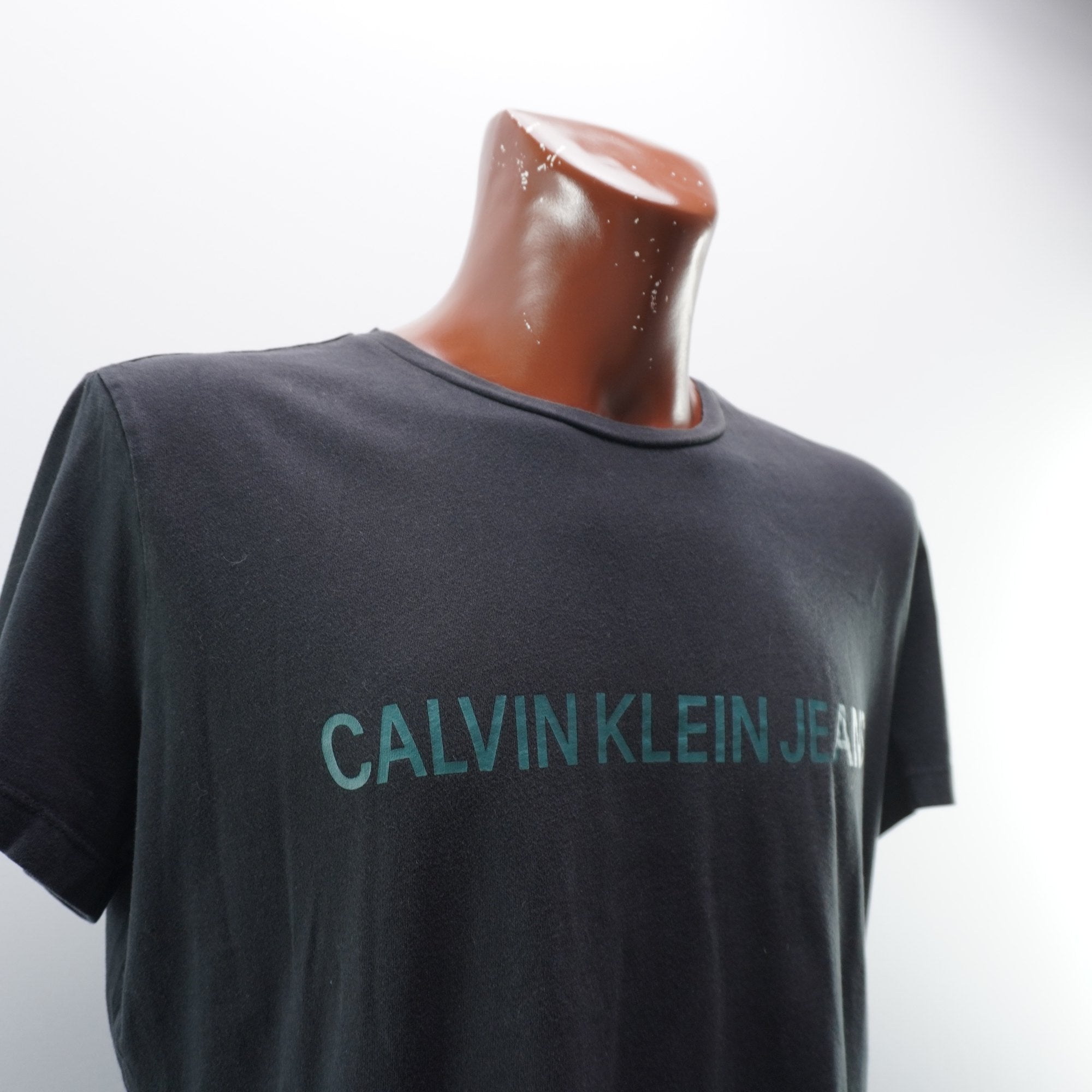 Camiseta de Manga Corta Calvin Klein para Mujer Usada - Negra, XL