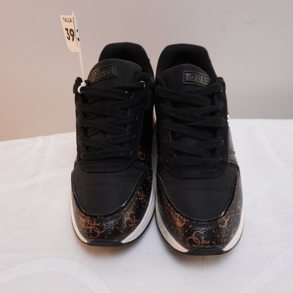 Zapatillas Guess para Mujer Usadas - Negros, Talla 39