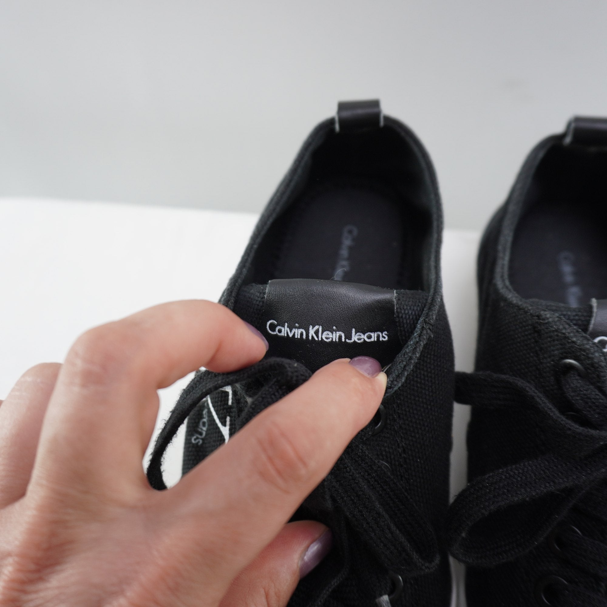 Zapatillas Calvin Klein para Mujer Usadas - Negros, Talla 38