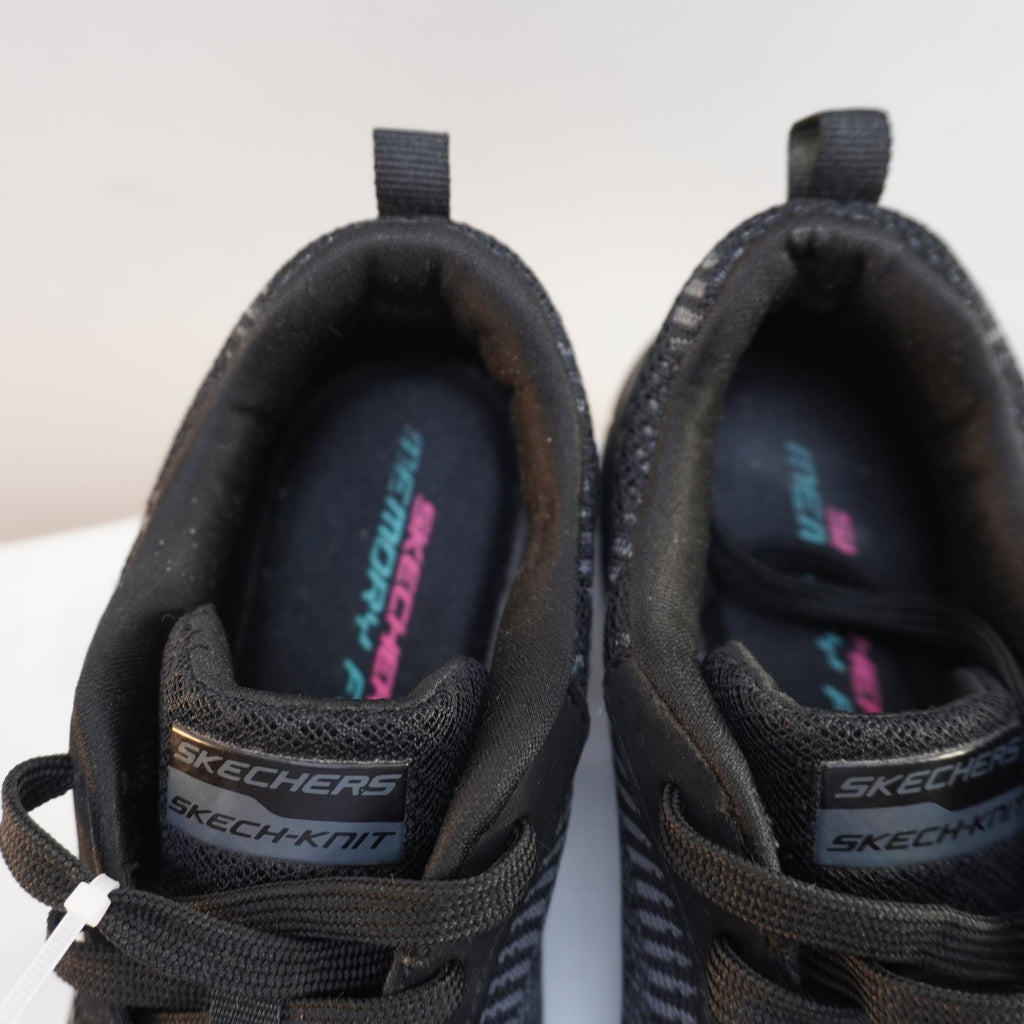 Zapatillas Skechers para Mujer Usadas - Negro, Talla 40