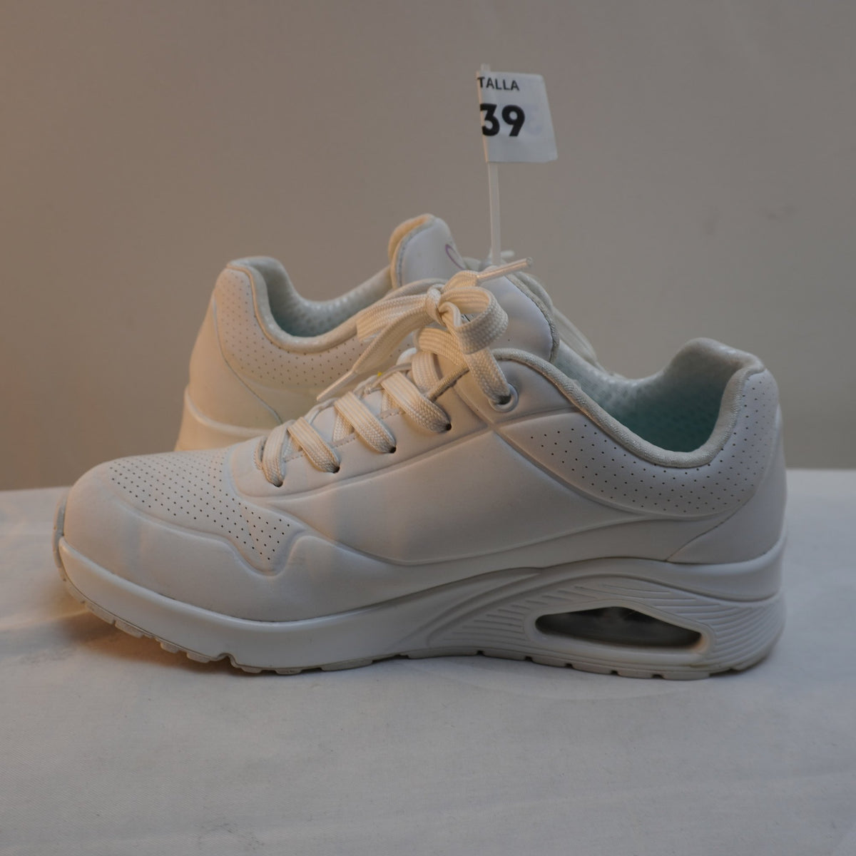 Zapatillas Skechers para Mujer Usadas - Blancas, Talla 39