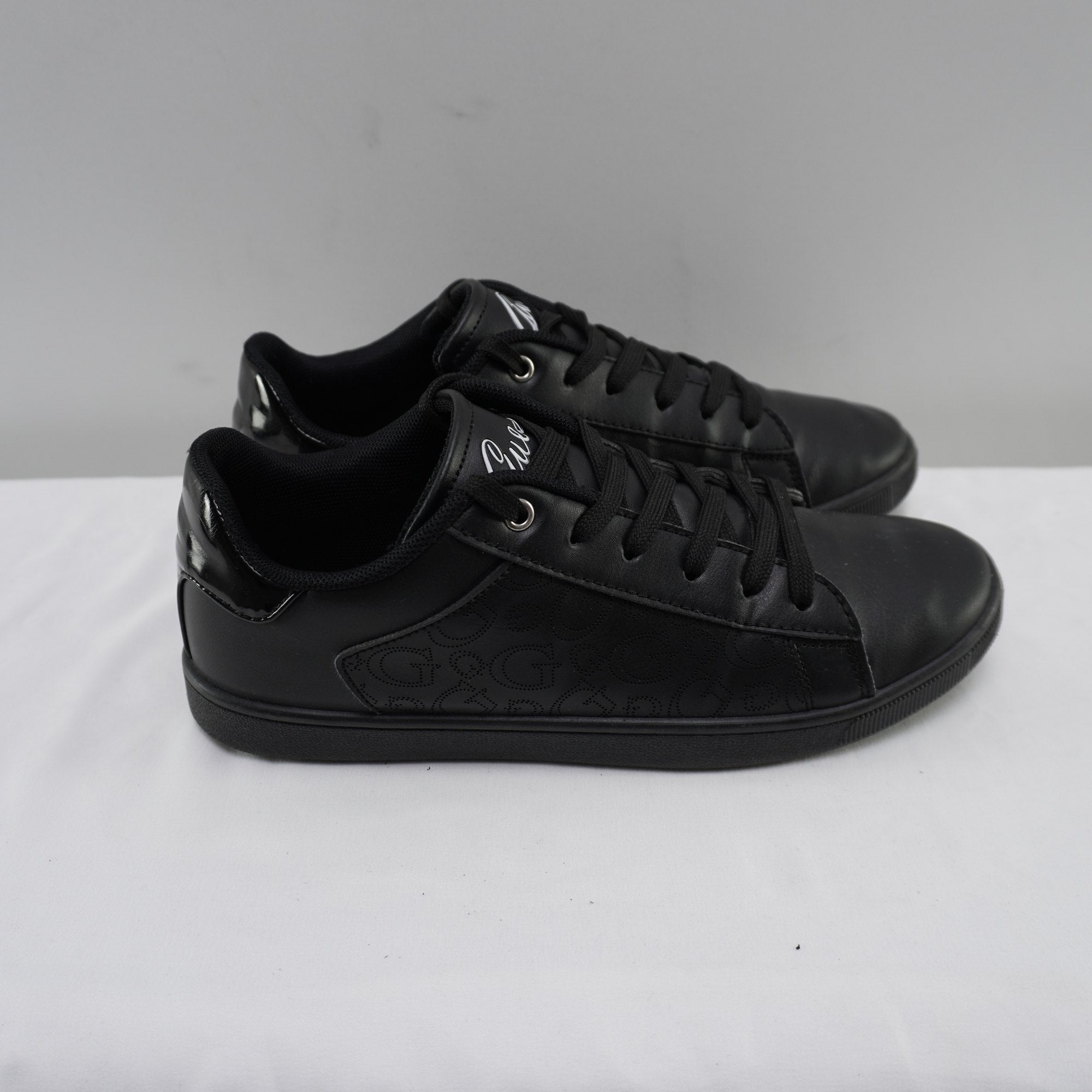Zapatillas Guess para Mujer Usadas - Negro, Talla 39