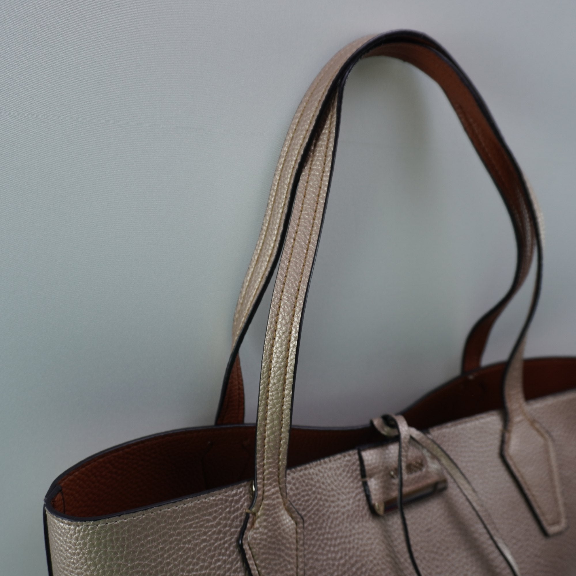 Bolso Baguette Guess para Mujer Usado - Rosa en Muy Buen Estado