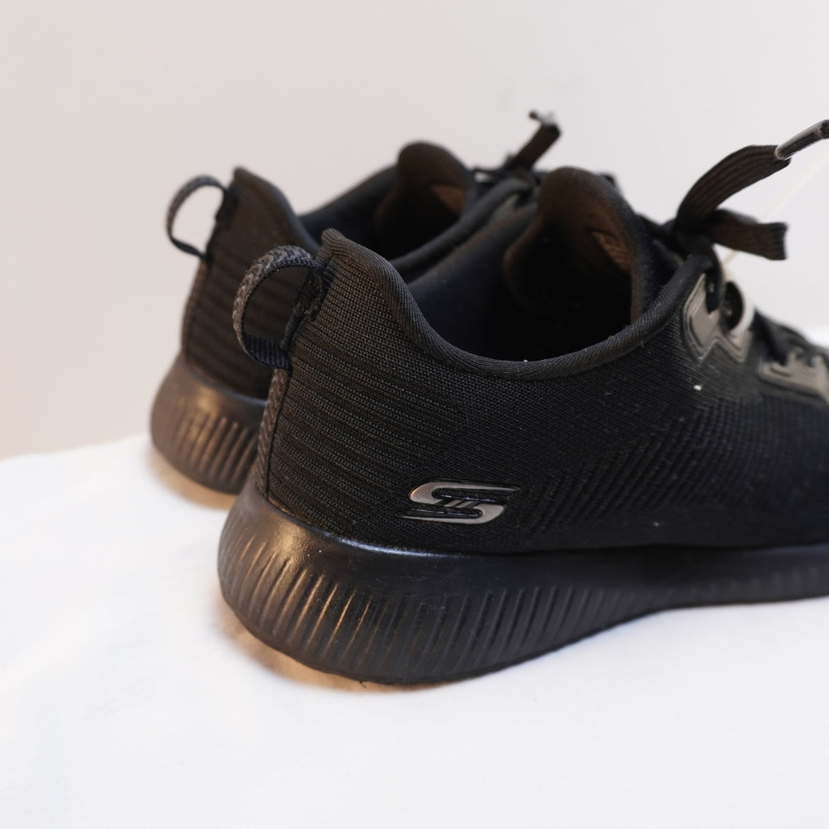 Zapatillas Skechers para Mujer Usadas - Negro, Talla 39