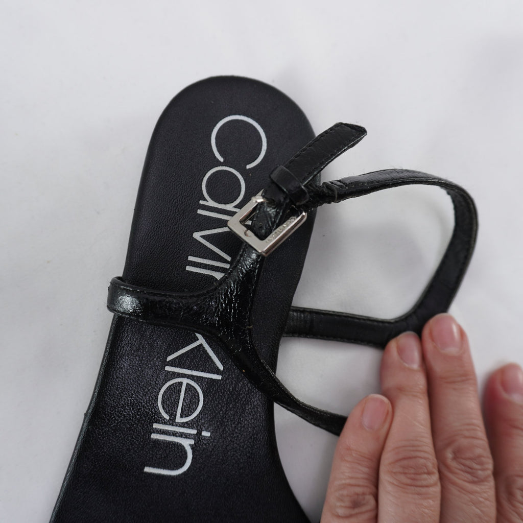 Sandalias Calvin Klein para Mujer Usadas - Negro, Talla 38