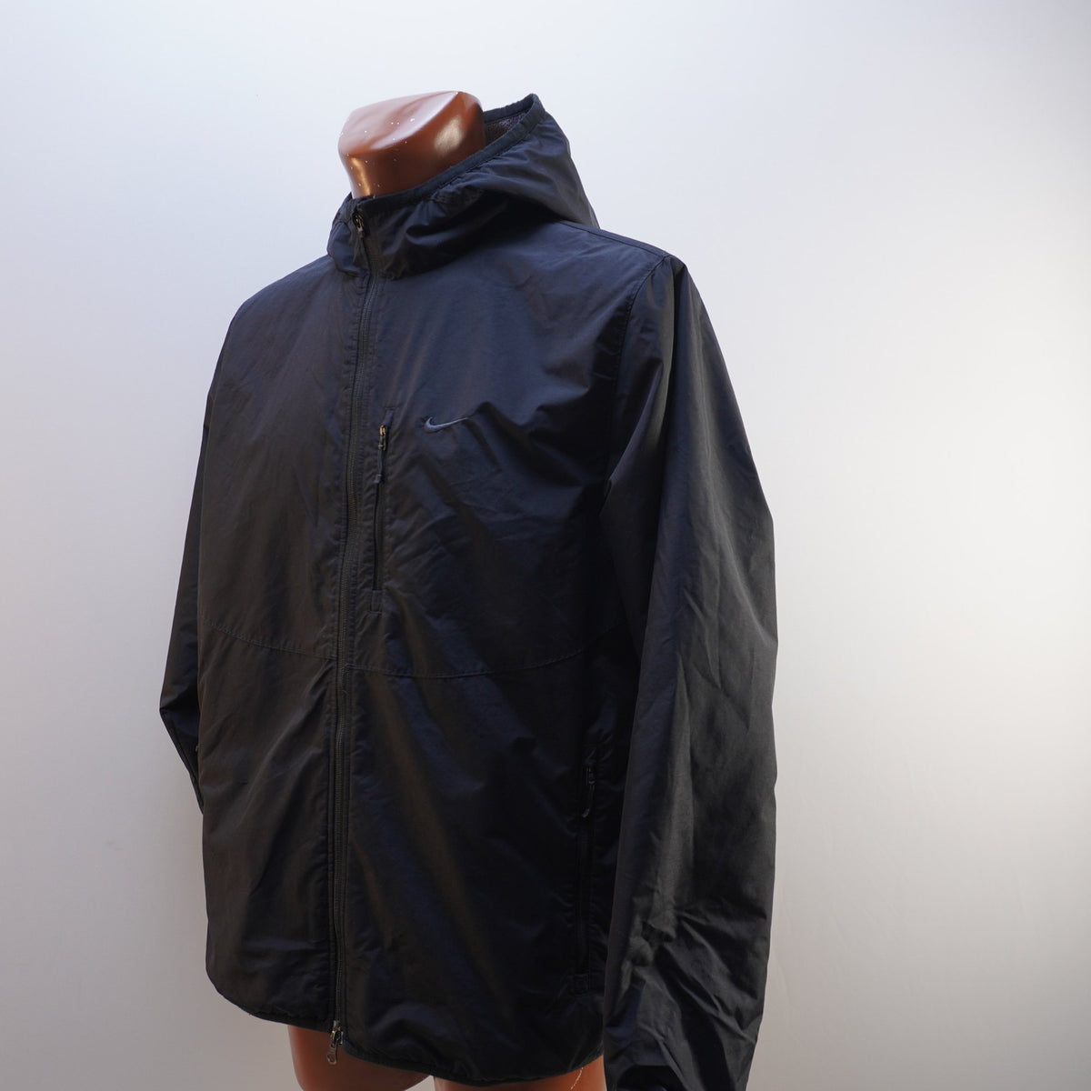 Chaqueta Deportiva Negra para Hombre - Talla Grande (L) Usada en Muy Buen Estado