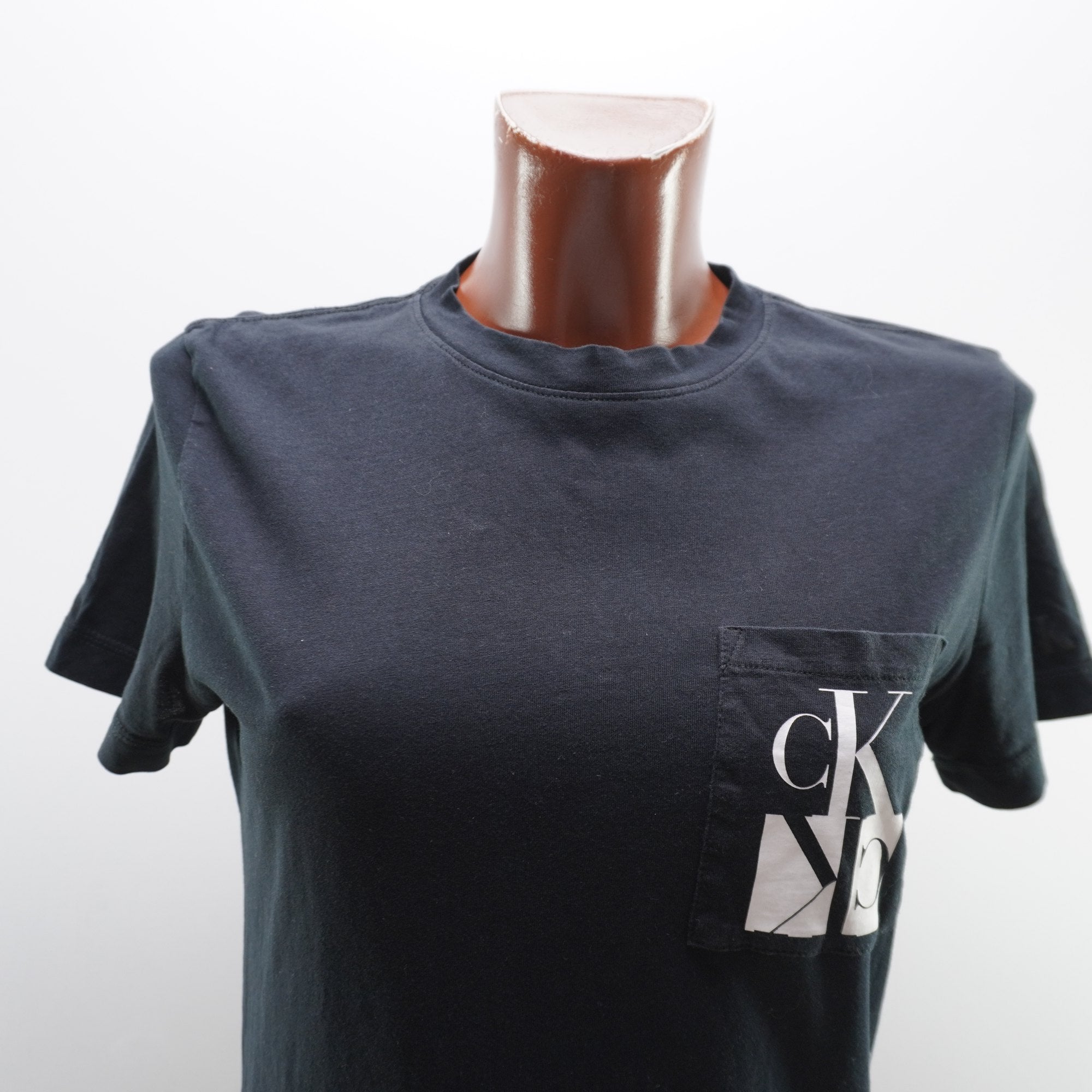 Camiseta de Manga Corta Calvin Klein para Mujer - Negra, XS - Usada en Muy Buen Estado