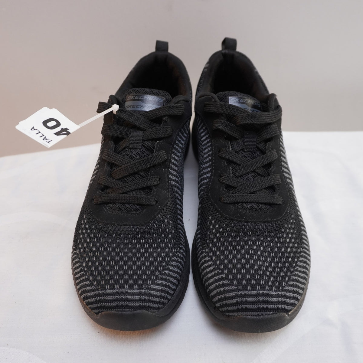 Zapatillas Skechers para Mujer Usadas - Negro, Talla 40