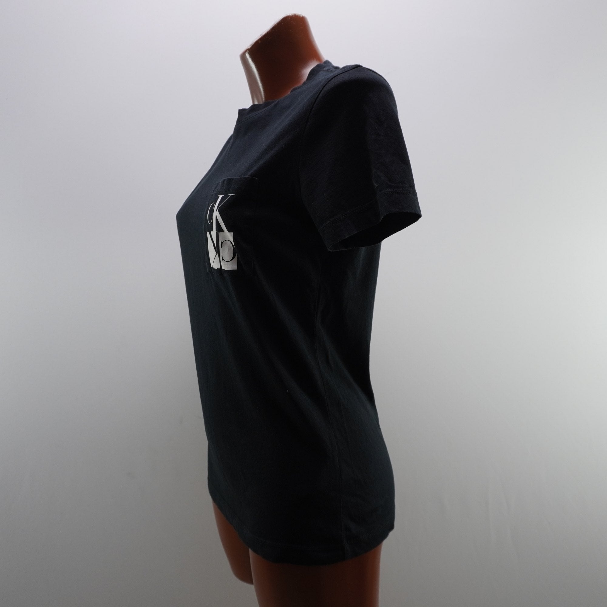Camiseta de Manga Corta Calvin Klein para Mujer - Negra, XS - Usada en Muy Buen Estado
