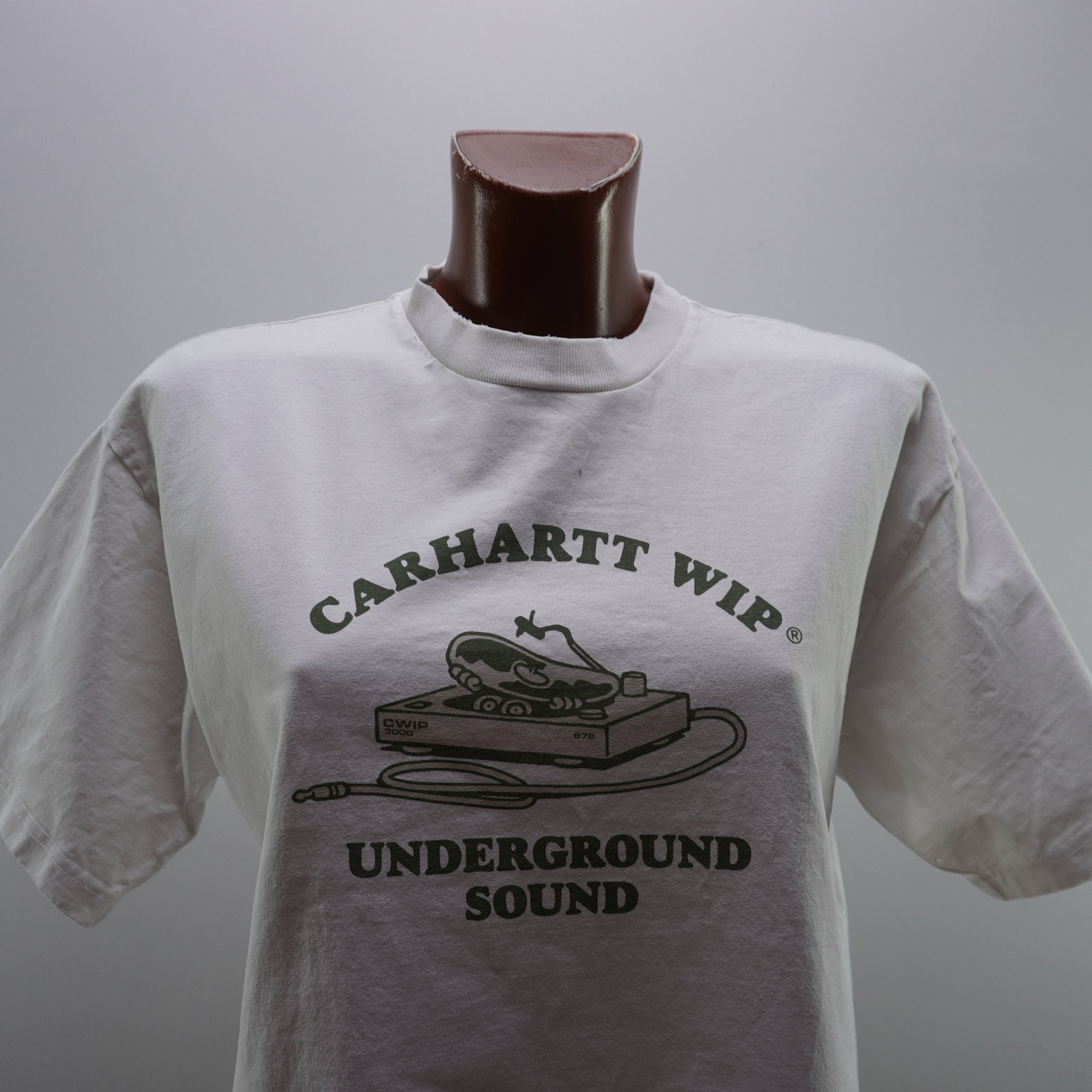 Camiseta de Manga Corta Carhartt para Hombre - Blanca, M, Usada en Muy Buen Estado