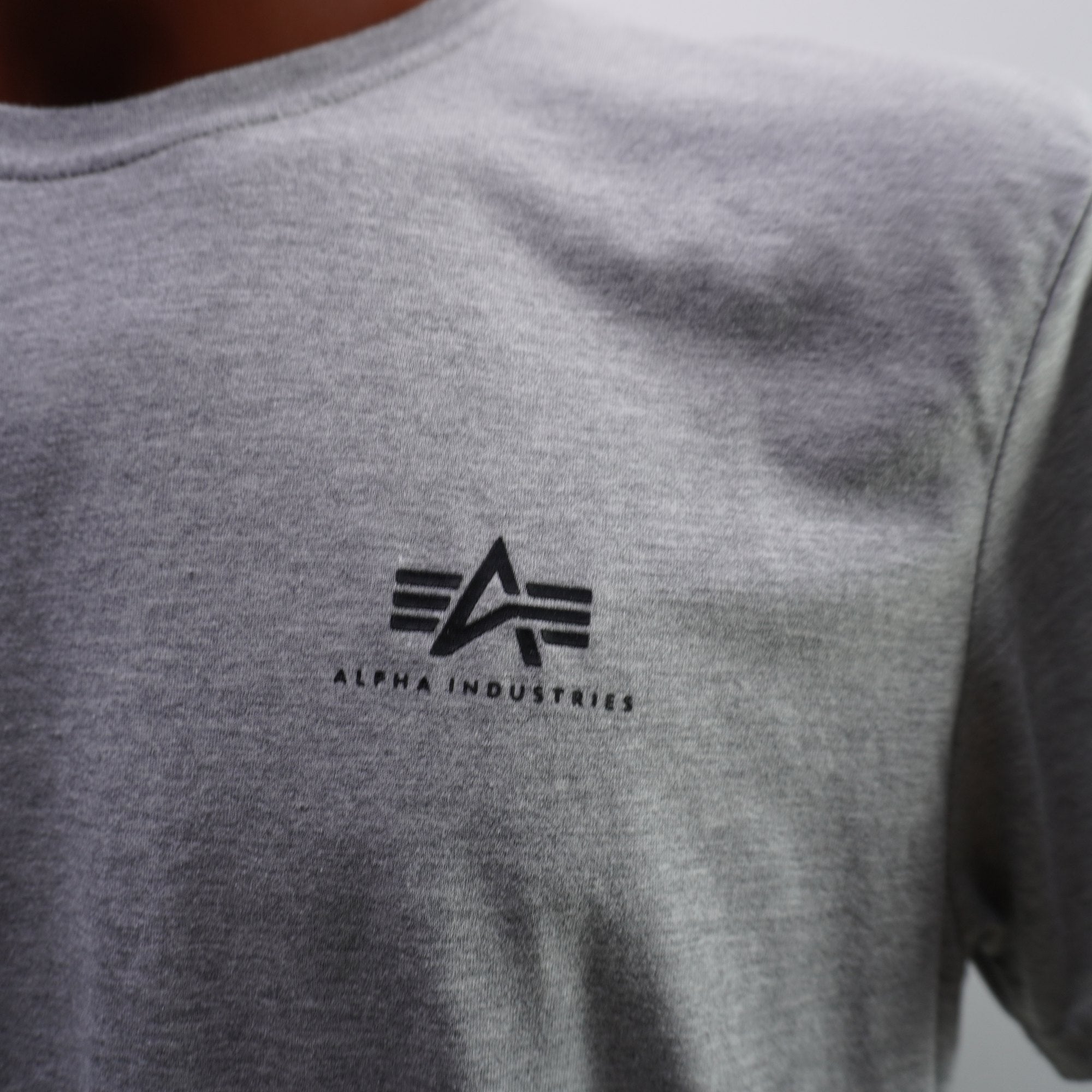 Camiseta de Manga Corta Alpha Industries para Hombre - Gris, XL, Usada en Muy Buen Estado
