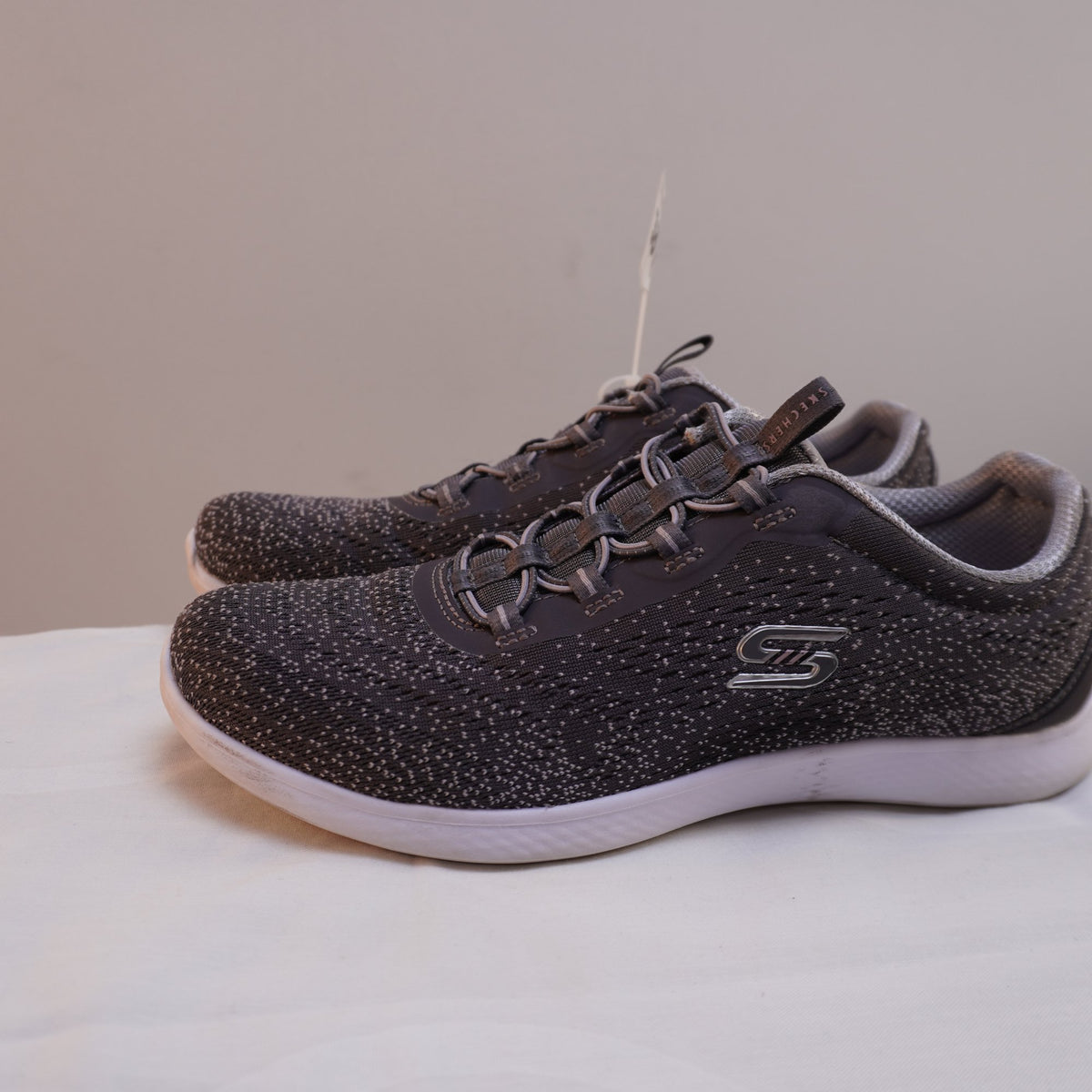 Zapatillas Skechers para Mujer Grises - Talla 38, Usadas en Muy Buen Estado