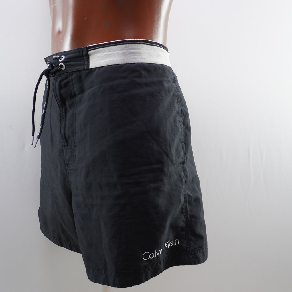 Bermudas Calvin Klein para Hombre Usadas - Negro, XL