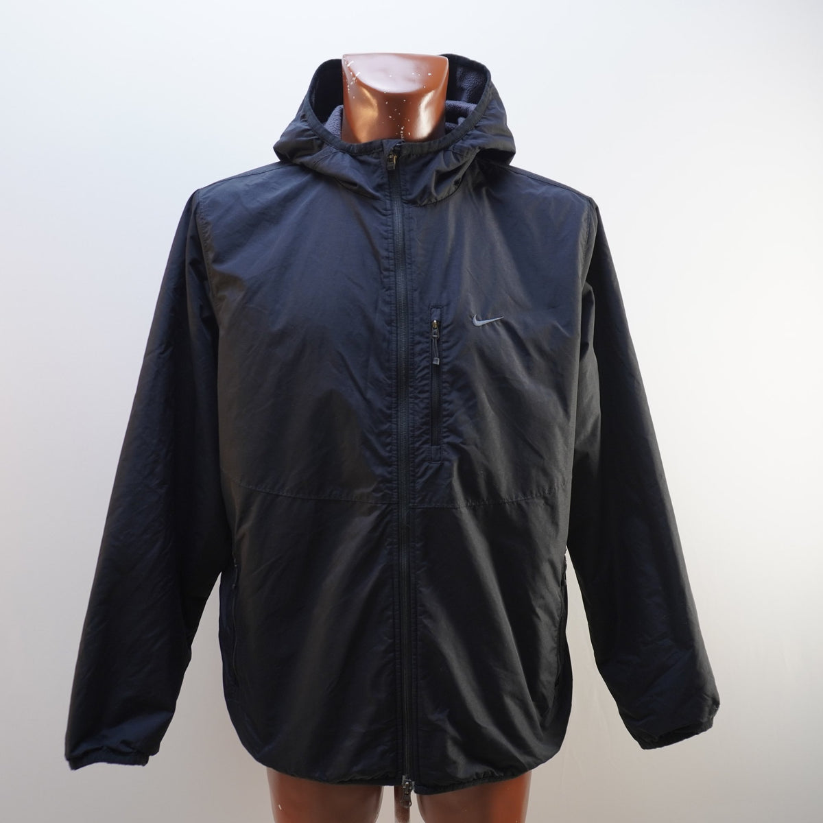 Chaqueta Deportiva Negra para Hombre - Talla Grande (L) Usada en Muy Buen Estado