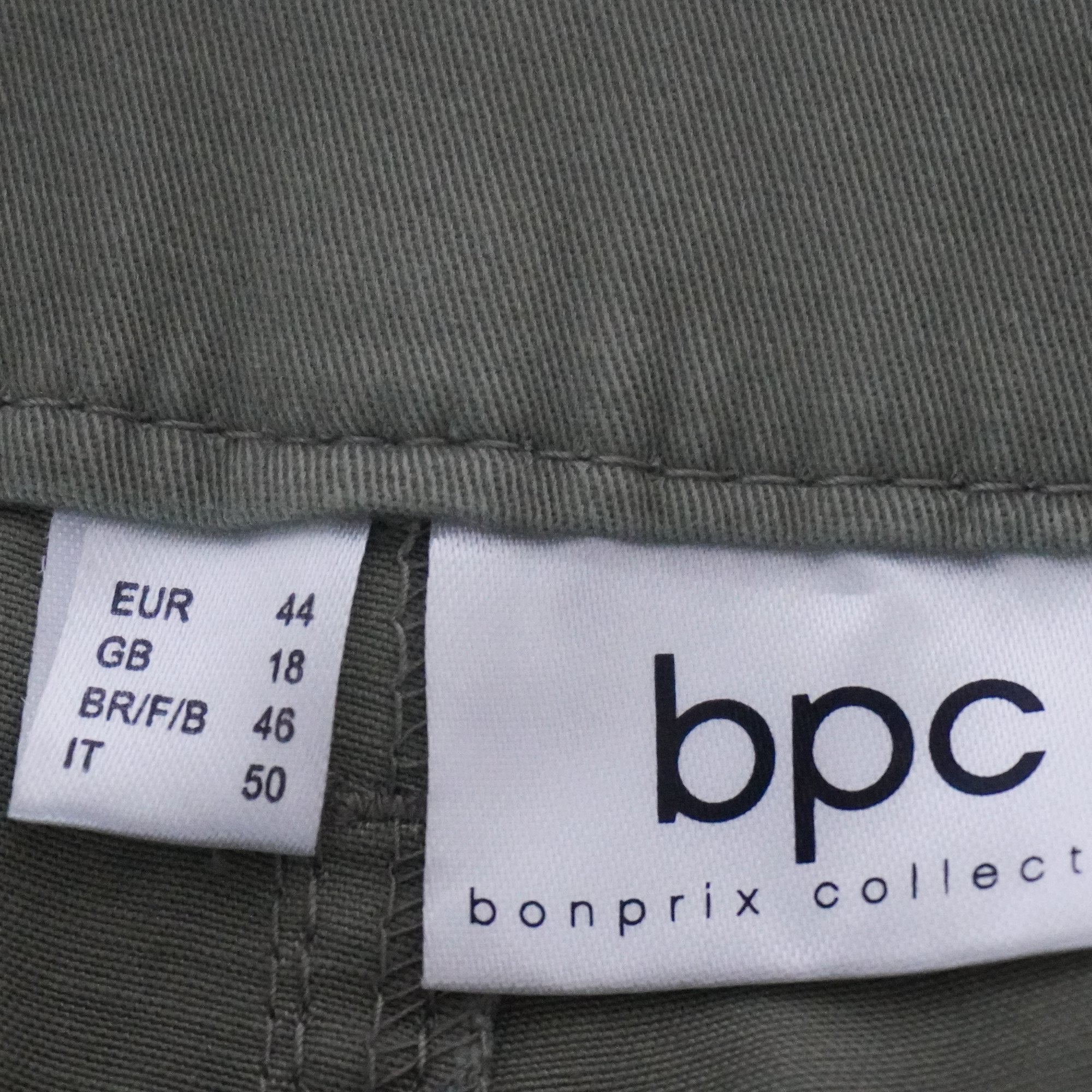 Pantalones Cortos BPC para Mujer Usados - Verde, XXL