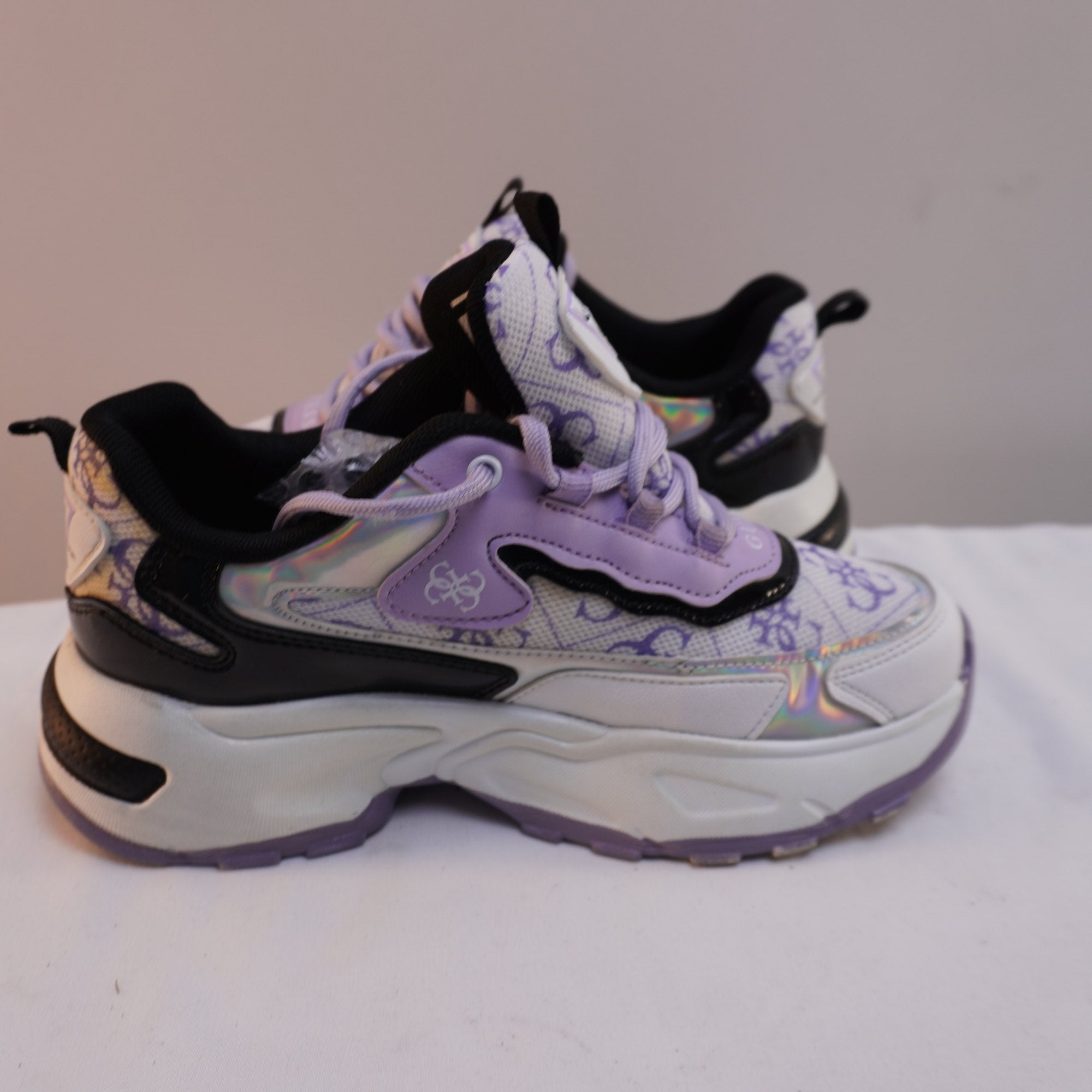 Zapatillas Guess para Mujer Usadas - Multicolor, Talla 39