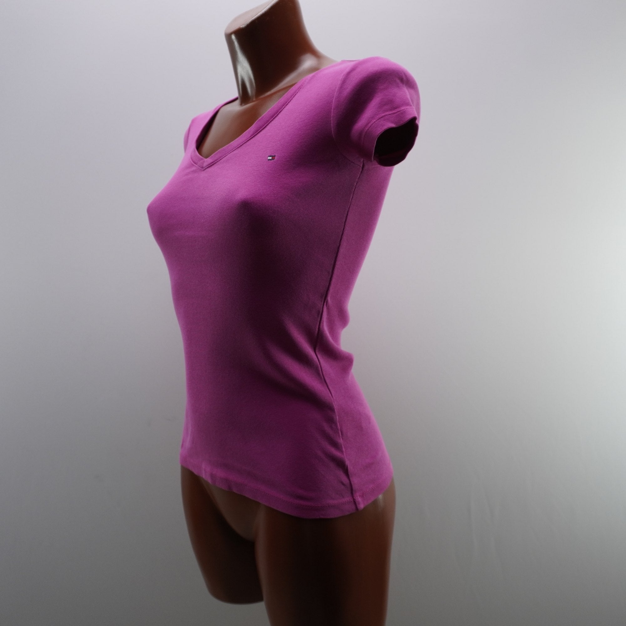 Camiseta de Manga Corta Tommy Hilfiger para Mujer - Rosa, M, Usada en Muy Buen Estado