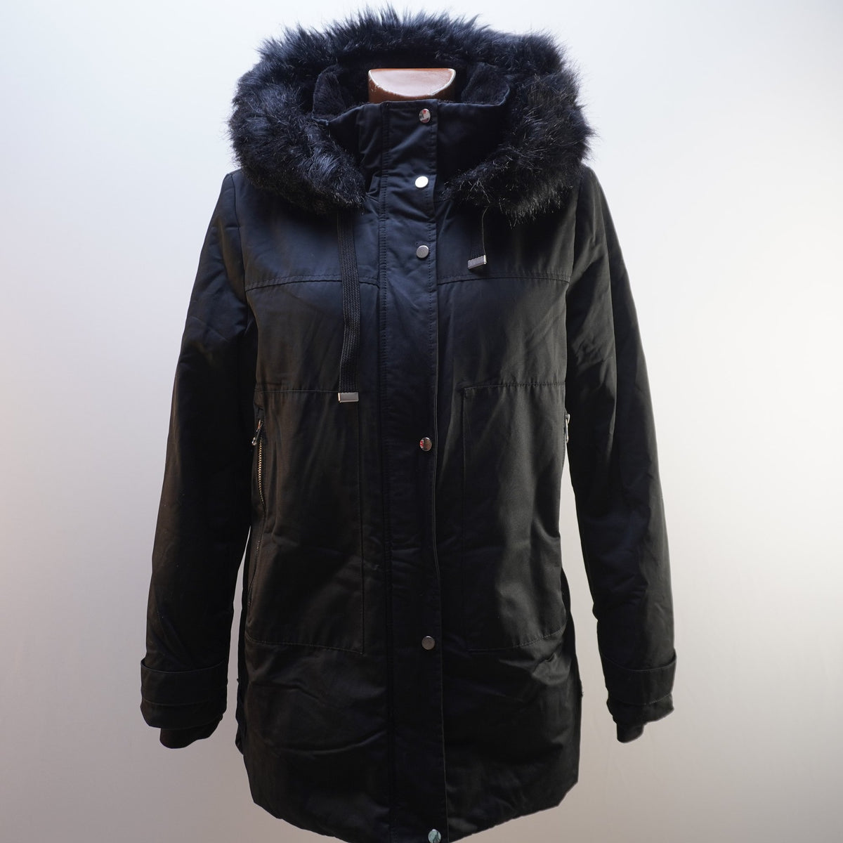 Parka Zara para Mujer Usada - Negra, Grande (L)