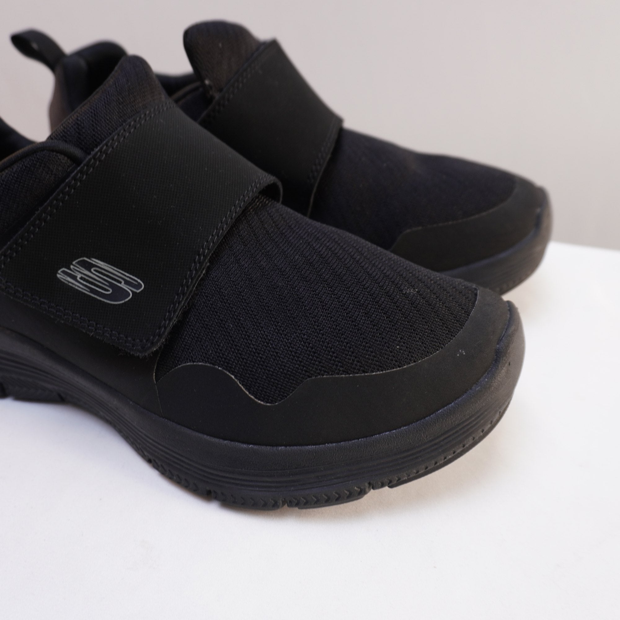 Zapatillas Skechers para Mujer Usadas - Negro, 40