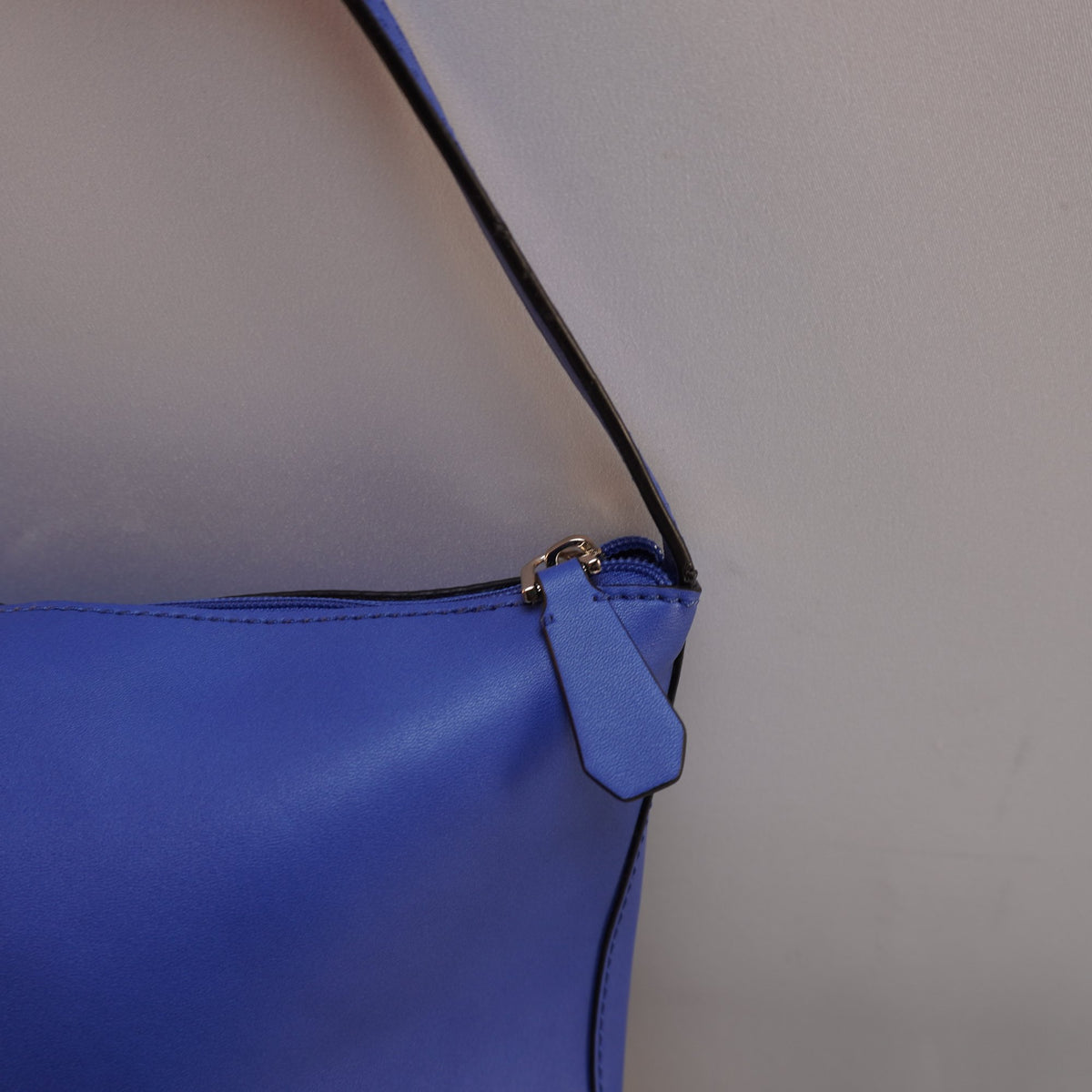 Bolso Baguette Guess para Mujer Usado - Azul en Muy Buen Estado