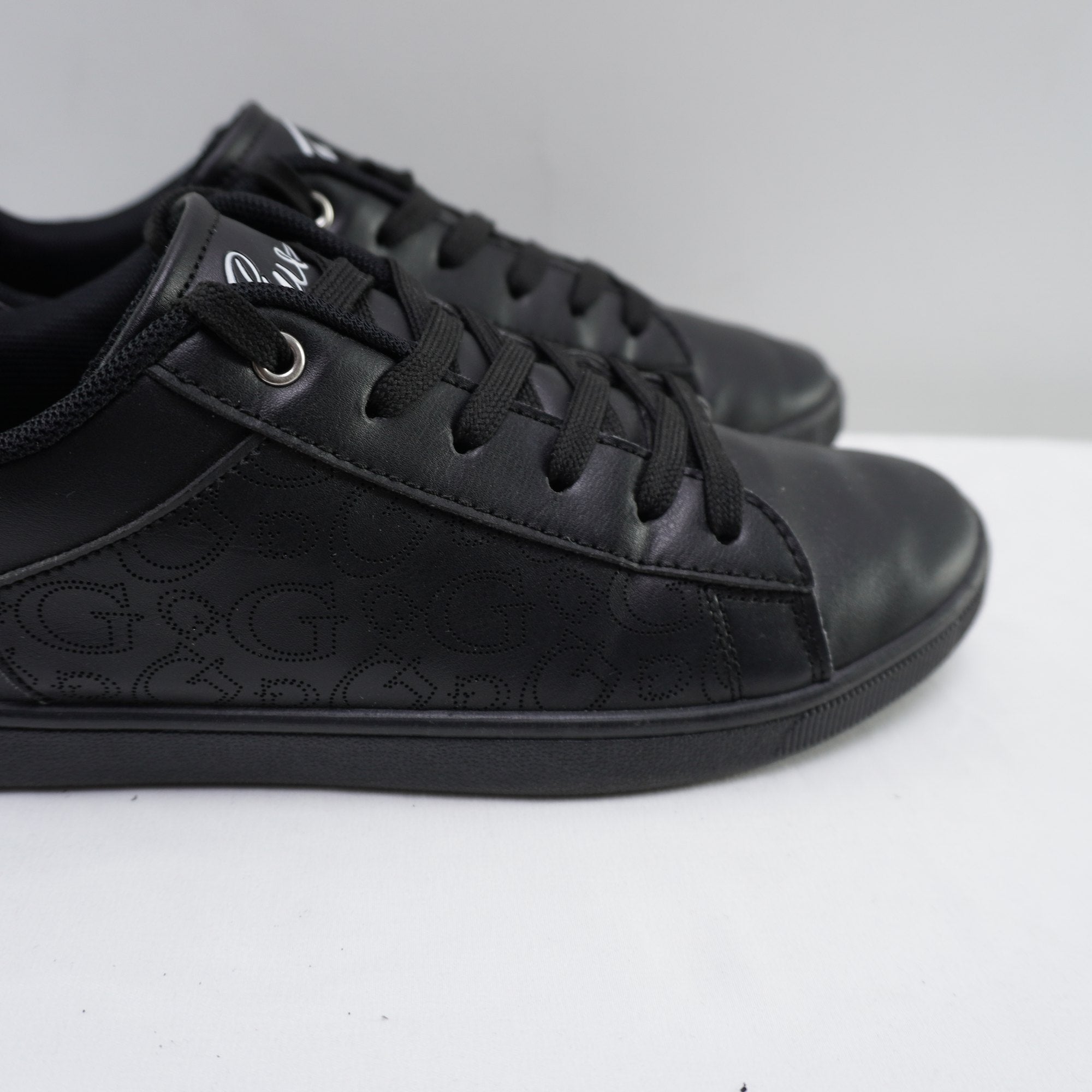 Zapatillas Guess para Mujer Usadas - Negro, Talla 39