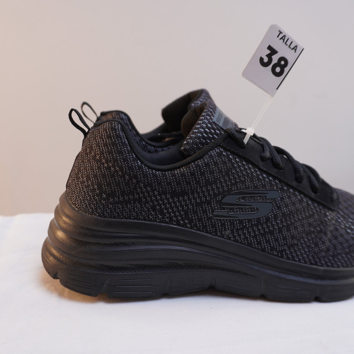 Zapatillas Skechers para Mujer Usadas - Negro, 38