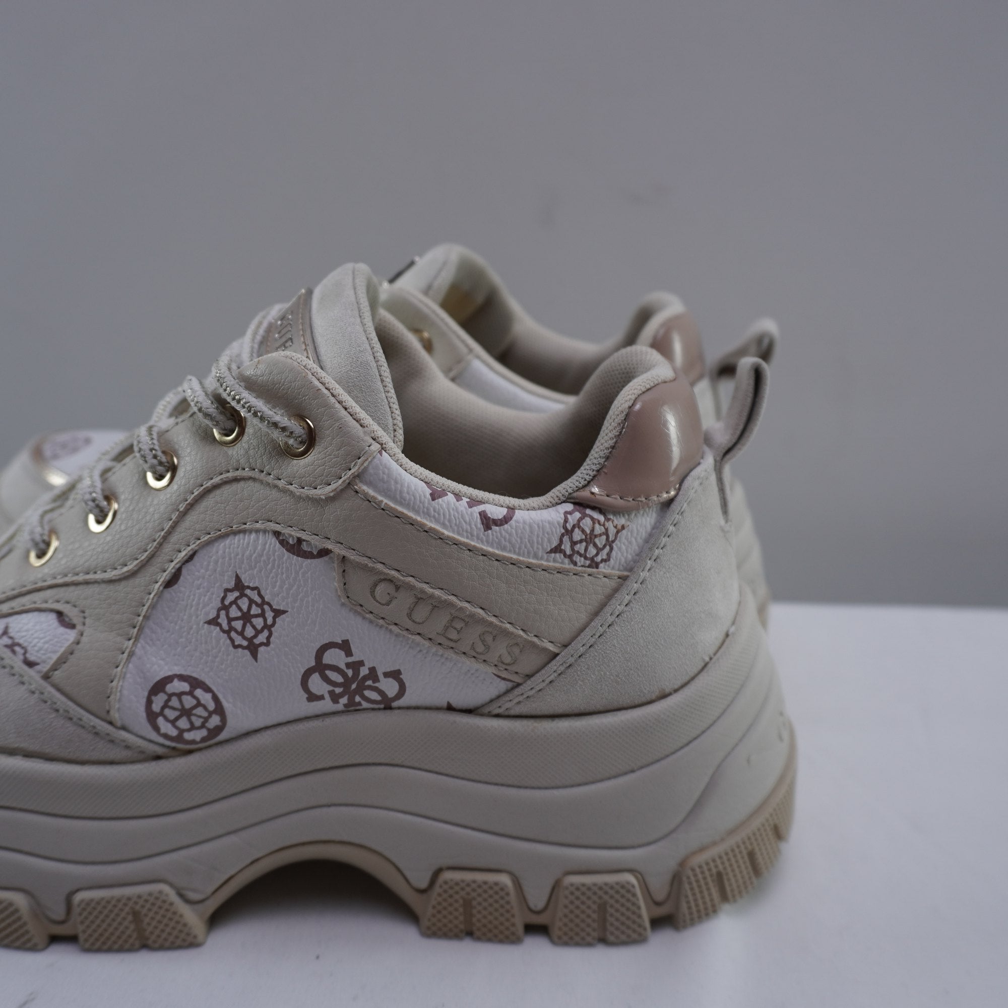 Zapatillas Guess para Mujer Usadas - Blancas, Talla 38