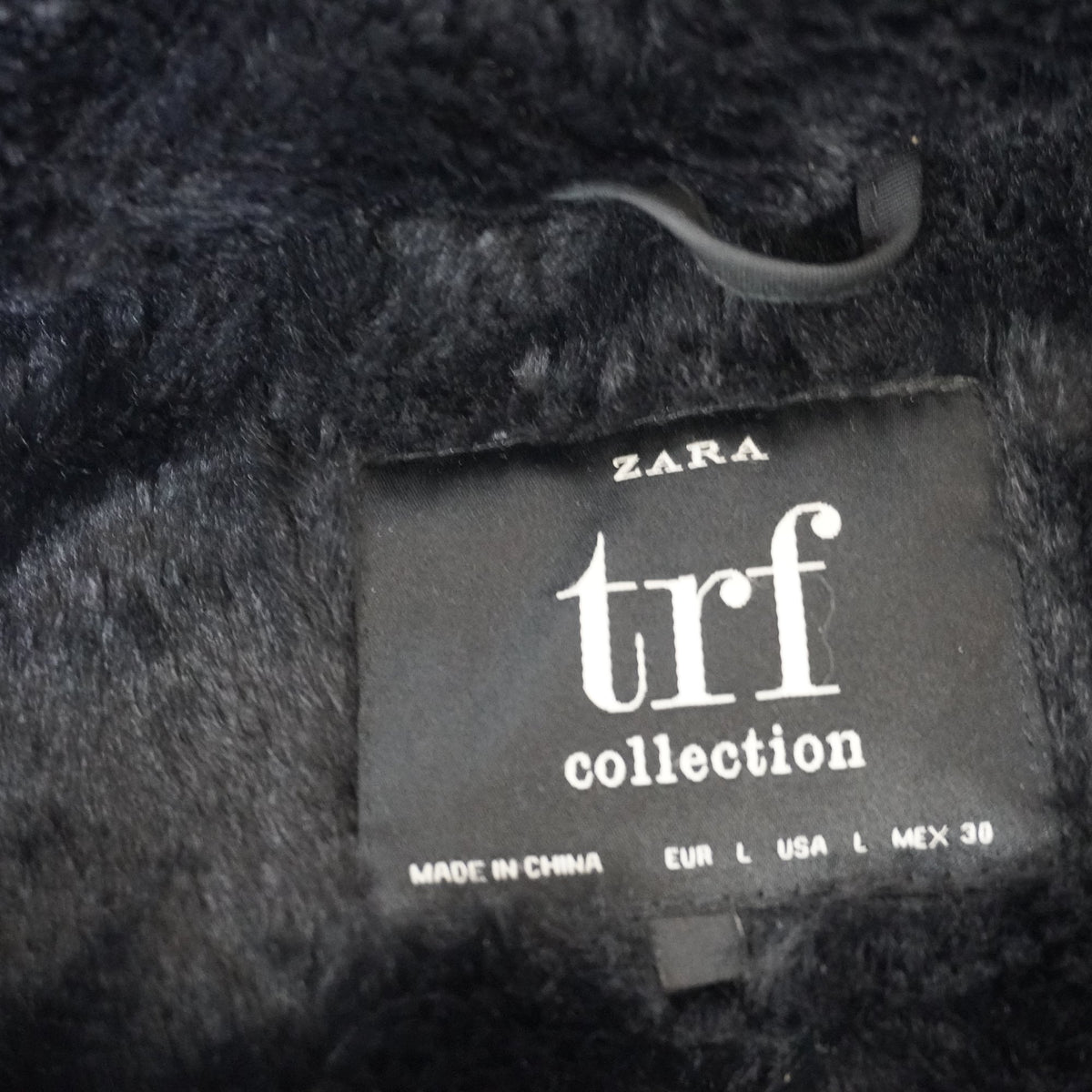 Parka Zara para Mujer Usada - Negra, Grande (L)
