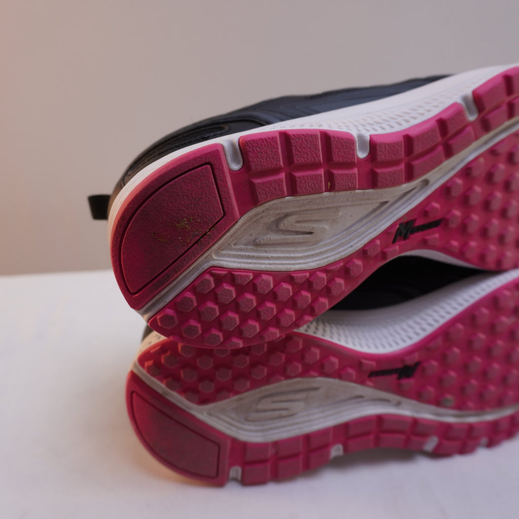 Zapatillas Skechers para Mujer Usadas - Negro, Talla 39