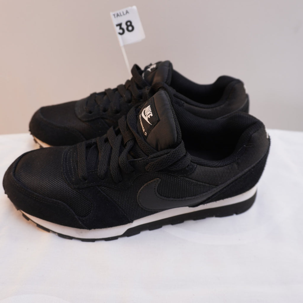 Zapatillas Nike para Mujer Usadas - Negro, Talla 38