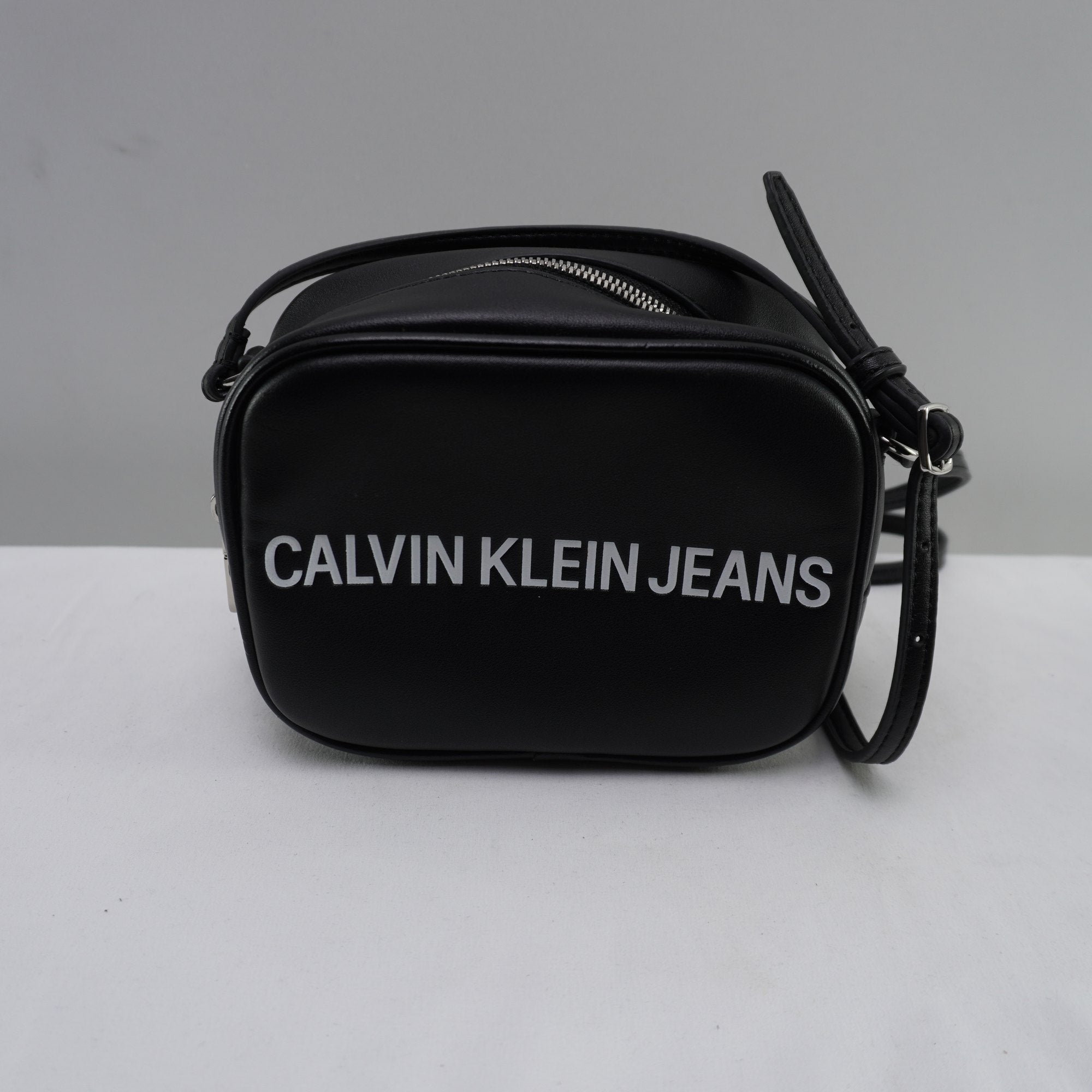 Bolso Baguette Calvin Klein para Mujer Usado - Negro, Excelente Estado