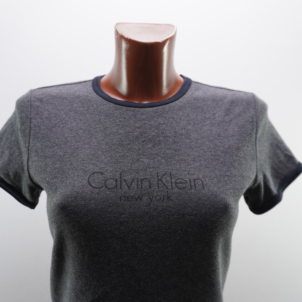 Camiseta de Manga Corta Calvin Klein para Mujer Usada - Gris, S