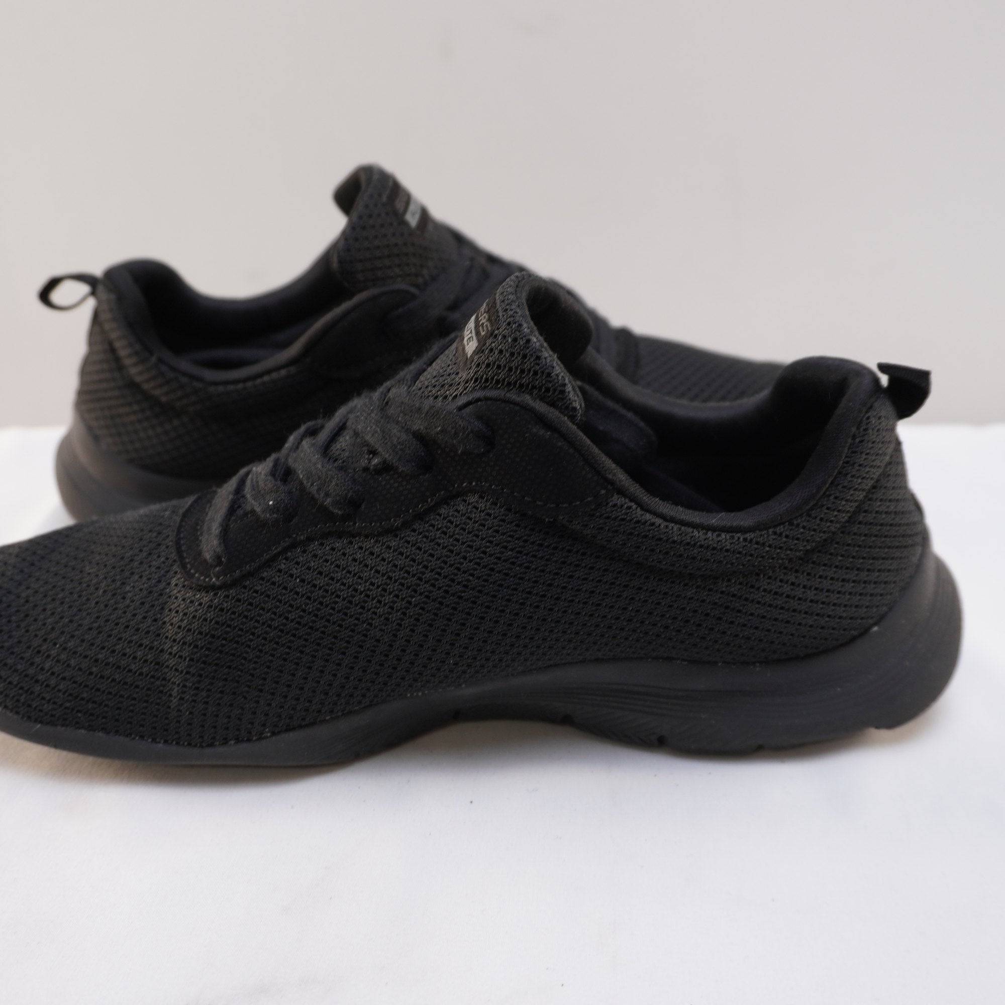 Zapatillas Skechers para Mujer Usadas - Negro, Talla 38