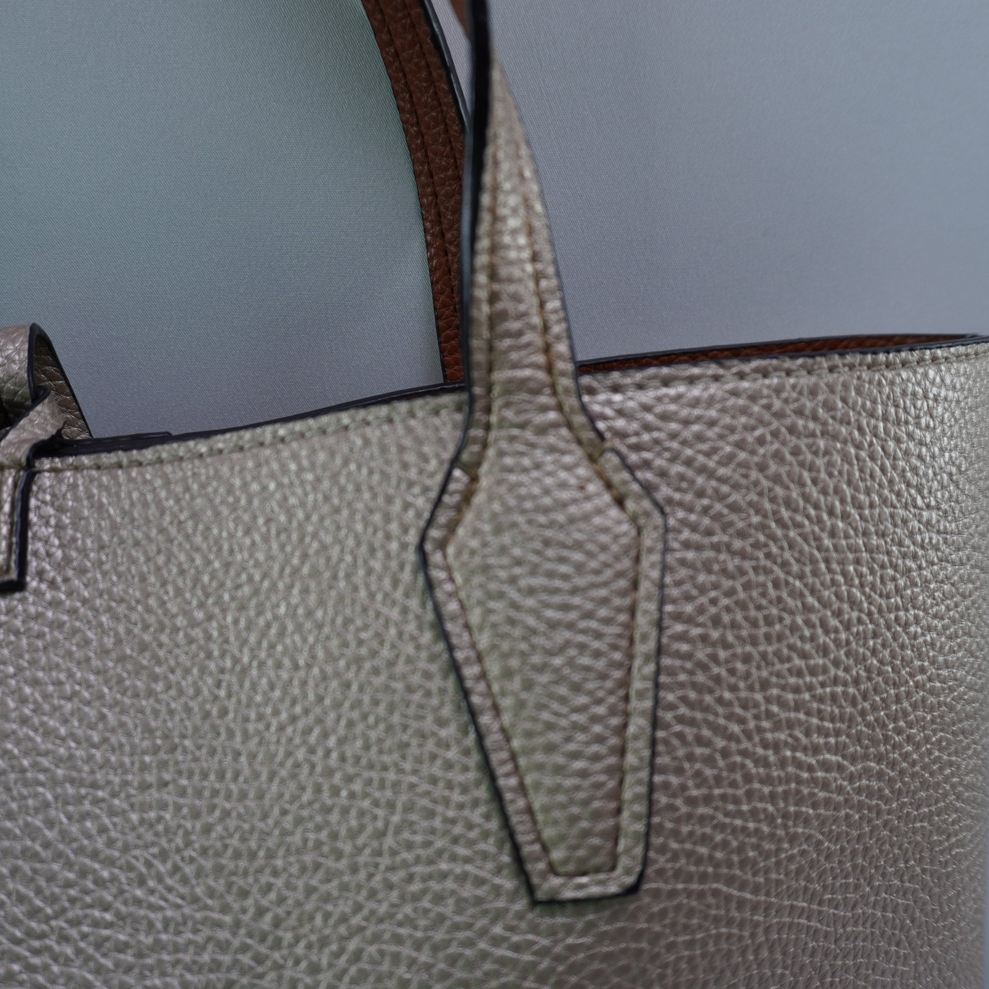 Bolso Baguette Guess para Mujer Usado - Rosa en Muy Buen Estado