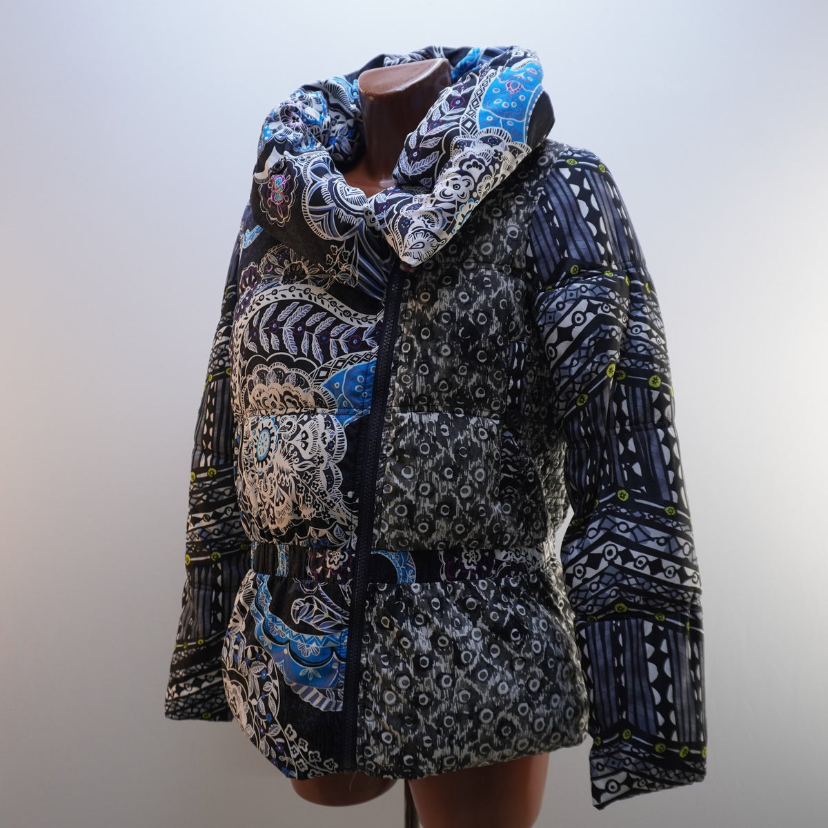 Parka Desigual para Mujer Usada - Multicolor, XL