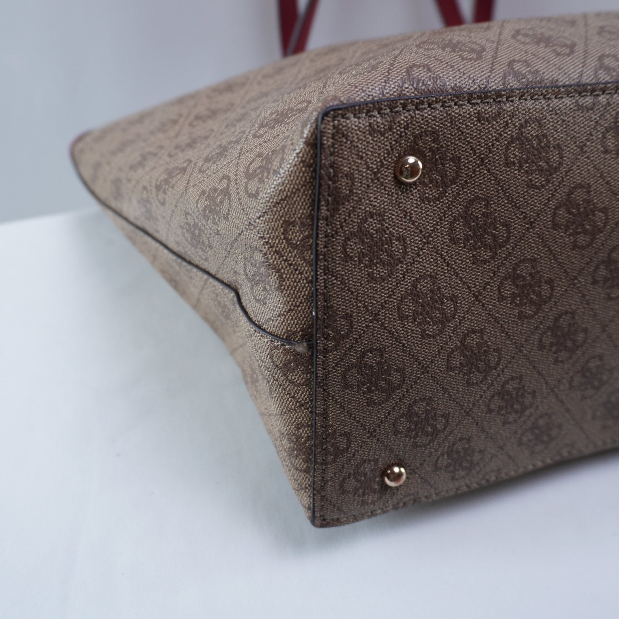 Bolso Baguette Guess para Mujer Nuevo - Marrón