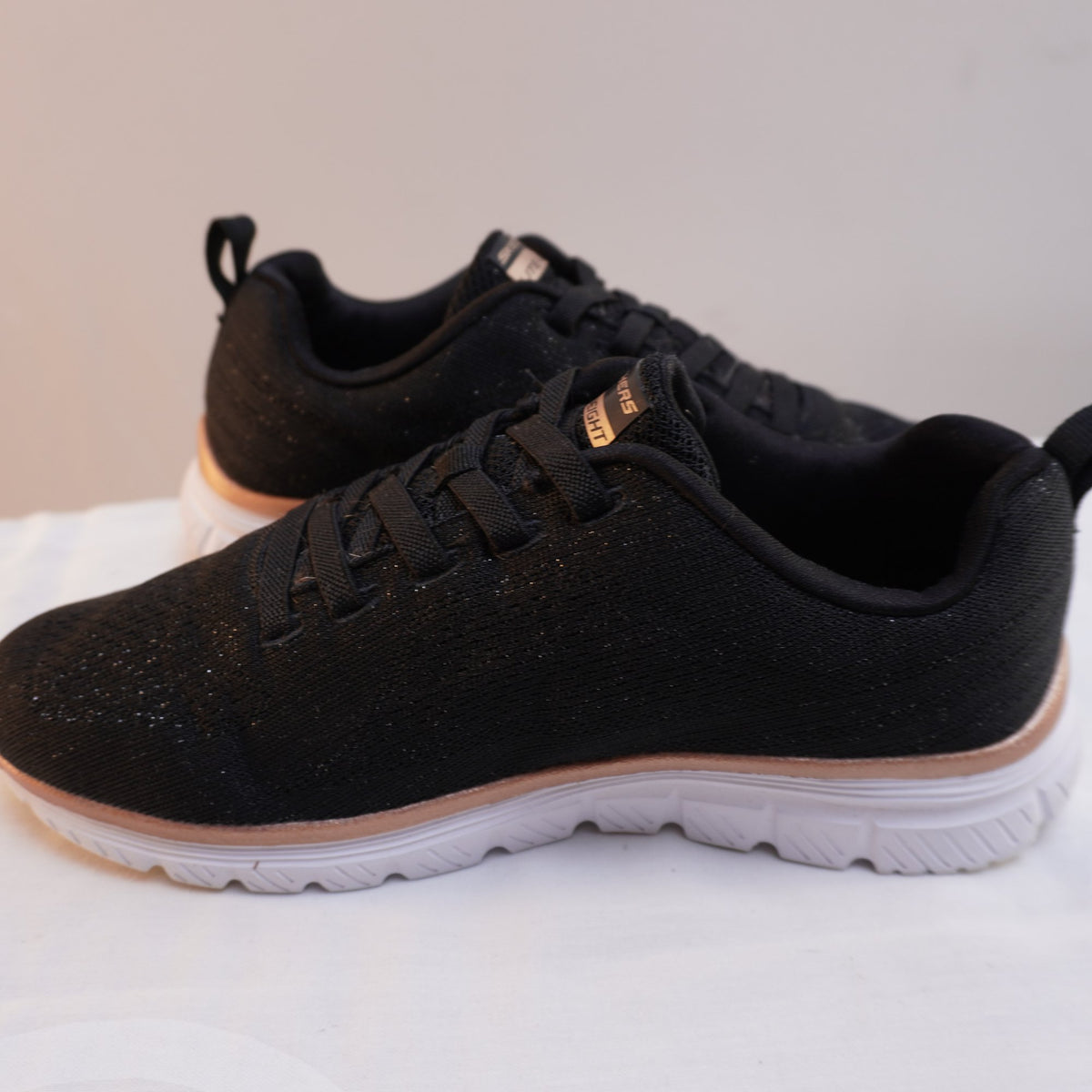 Zapatillas Skechers para Mujer Usadas - Negro, Talla 37