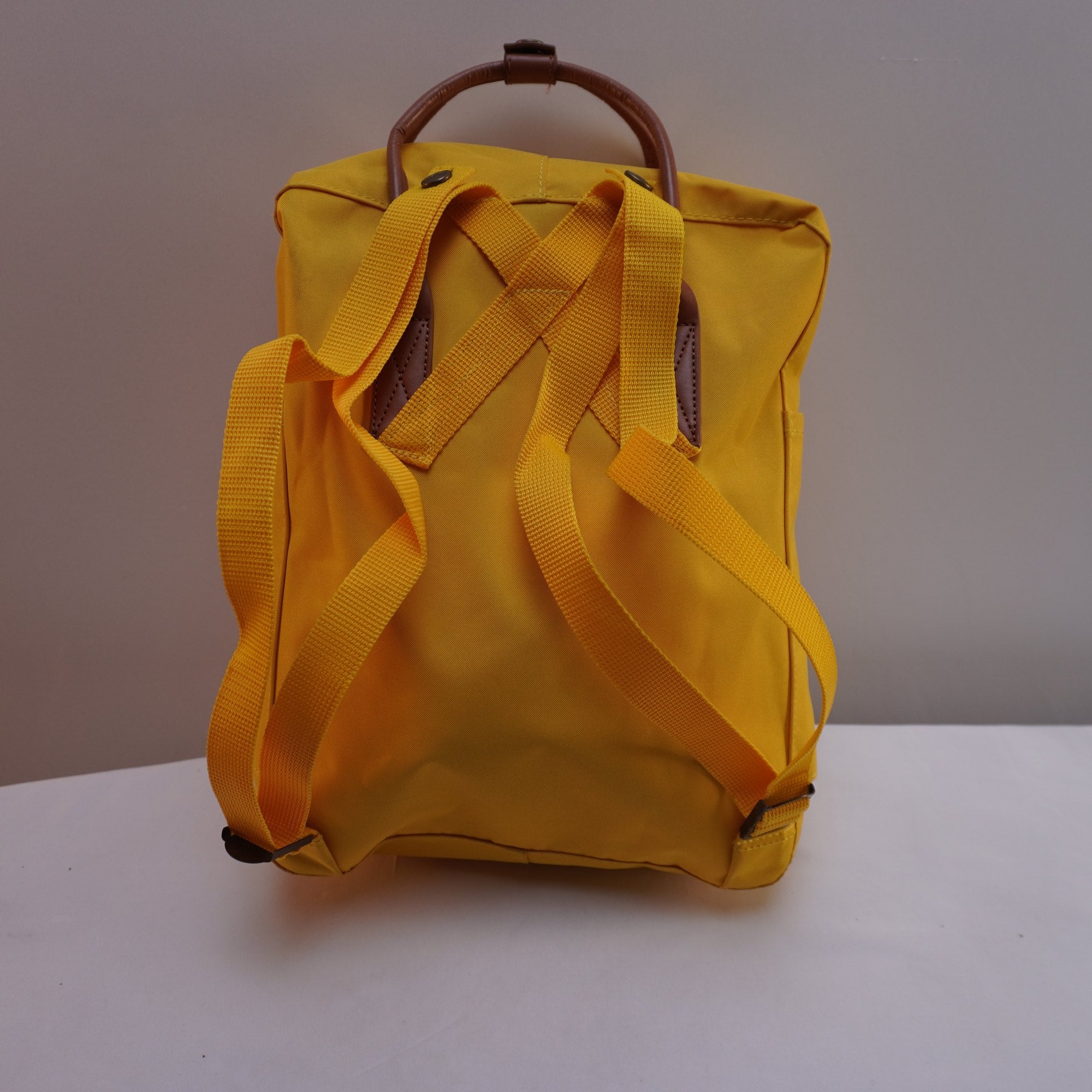 Mochila Escolar Fjallraven para Mujeres Usada - Amarillo