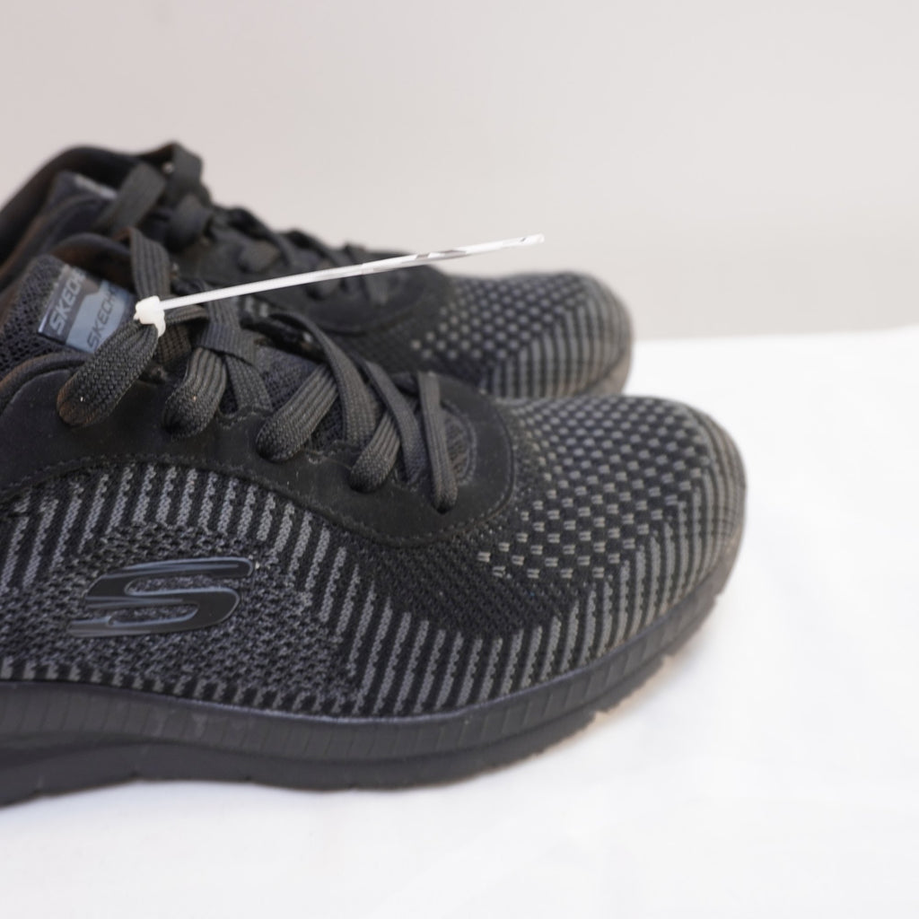 Zapatillas Skechers para Mujer Usadas - Negro, Talla 40
