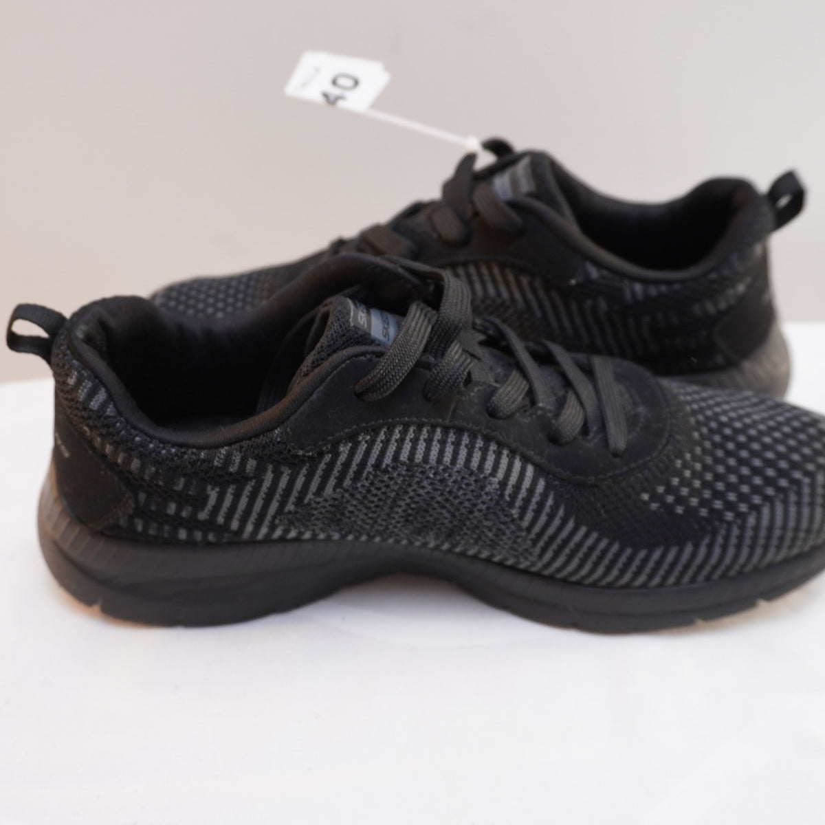 Zapatillas Skechers para Mujer Usadas - Negro, Talla 40