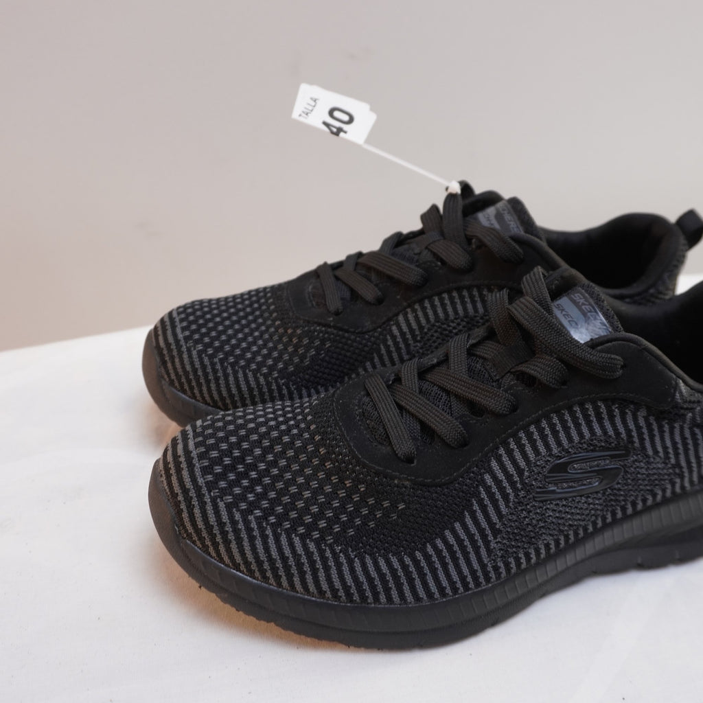 Zapatillas Skechers para Mujer Usadas - Negro, Talla 40
