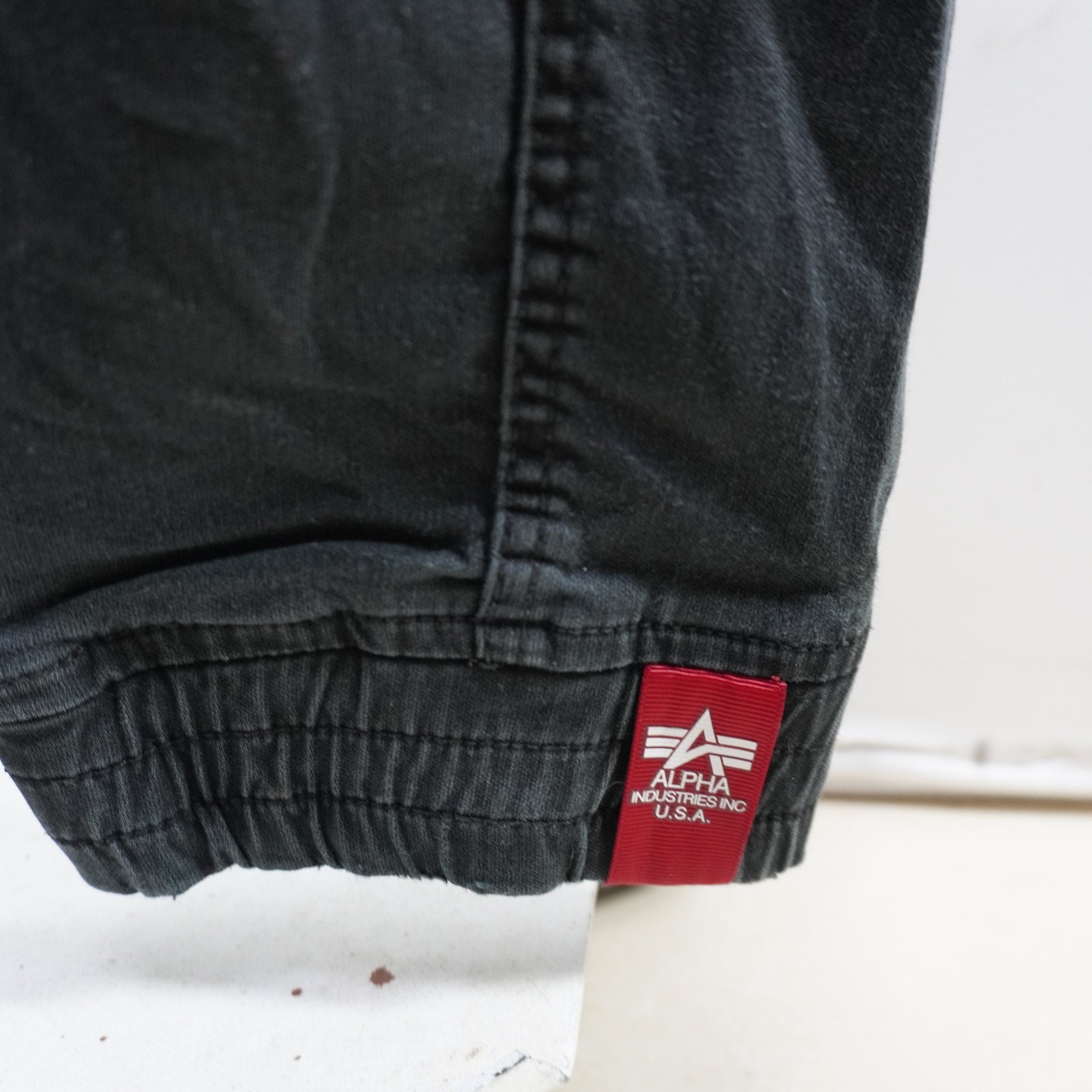 Pantalones para Correr Alpha Industries para Hombre - Negros, L, Usados en Muy Buen Estado