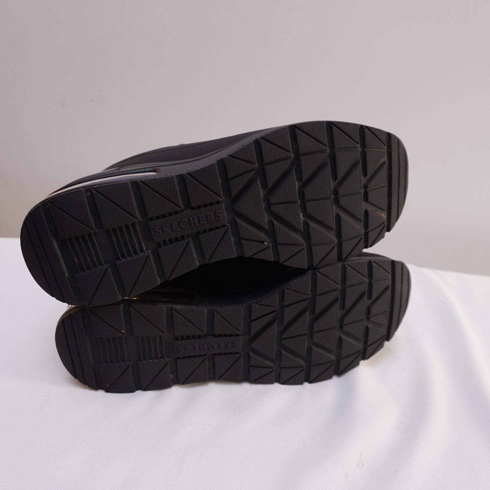 Zapatillas Skechers para Mujer Usadas - Negro, Talla 38
