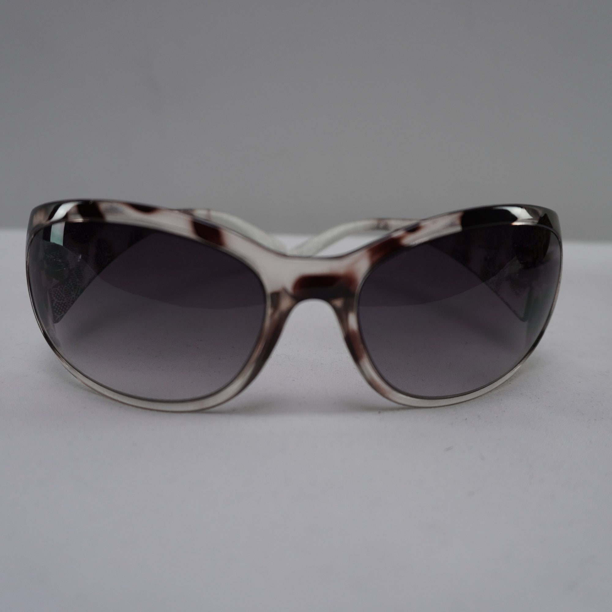 Gafas de Sol Guess para Mujeres Usadas - Marrón, Muy Buen Estado