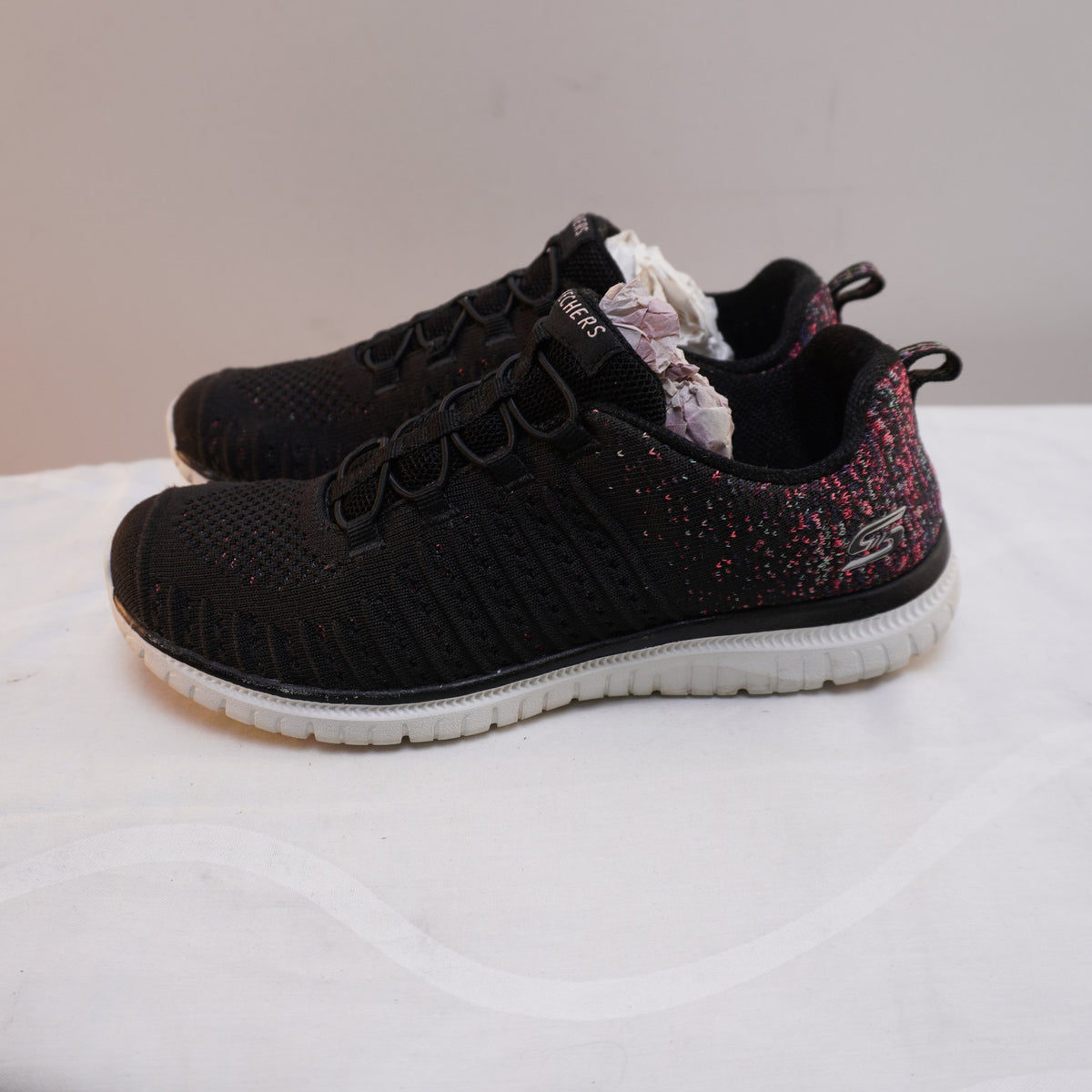 Zapatillas Skechers para Mujer Usadas - Negro, Talla 38