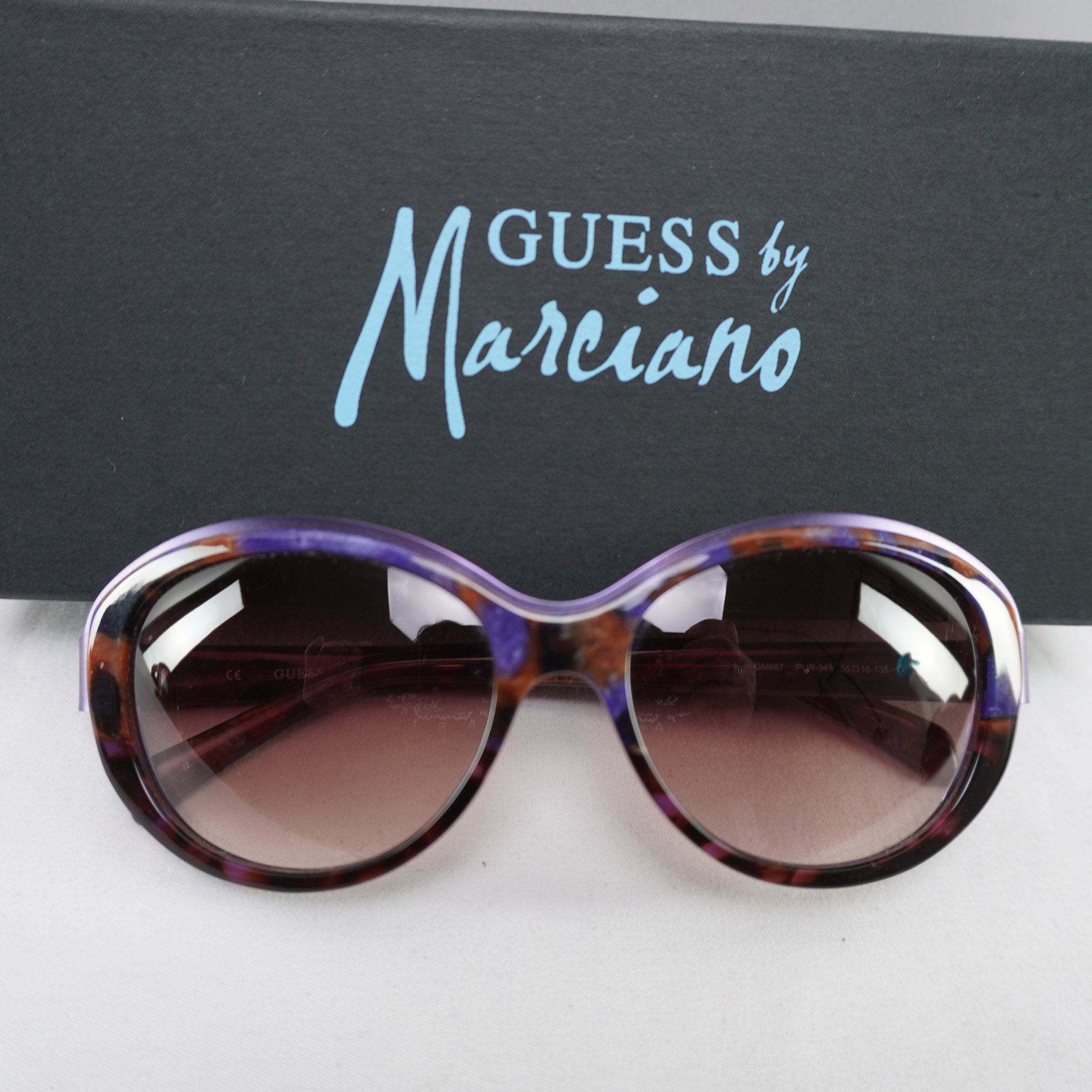 Gafas de Sol Guess Marciano para Mujeres Usadas - Púrpura, Muy Buen Estado