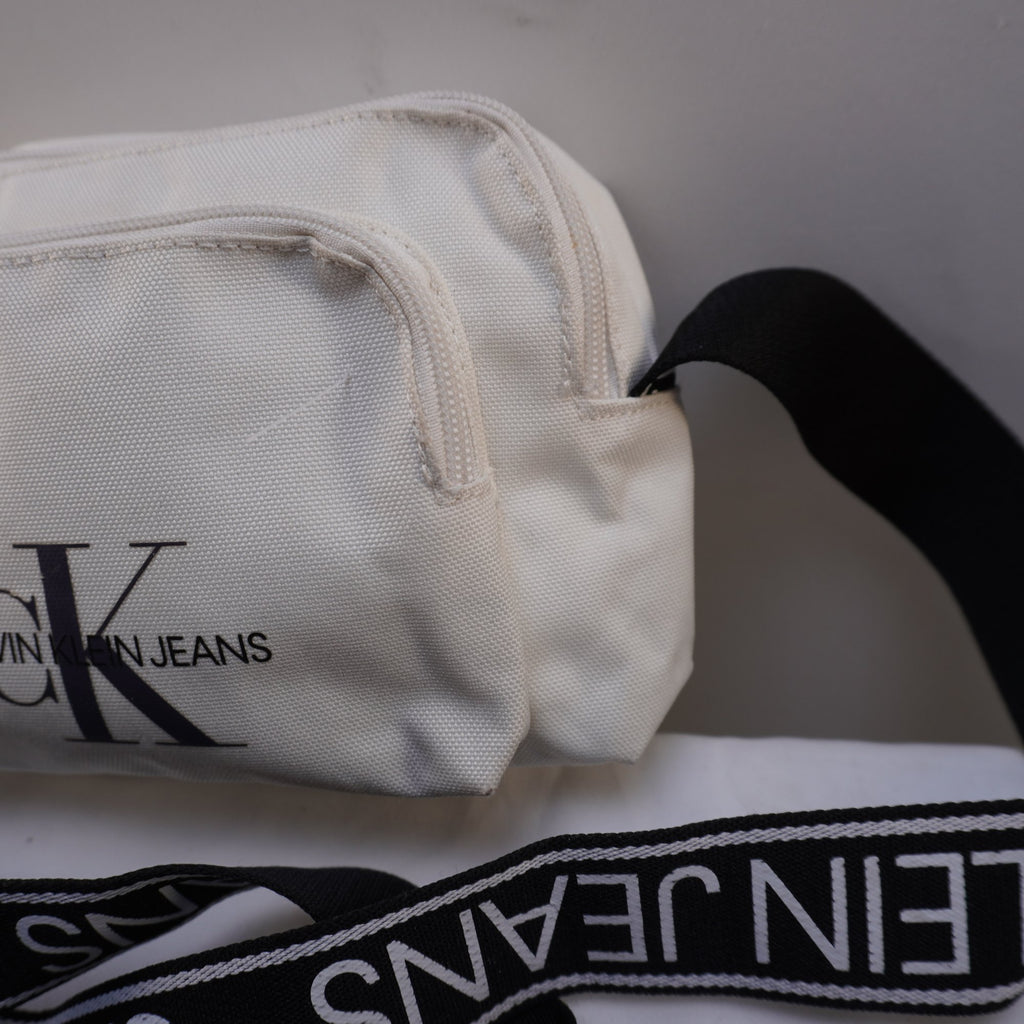 Bolso Baguette Calvin Klein para Mujer Usado - Blanco, Muy Buen Estado